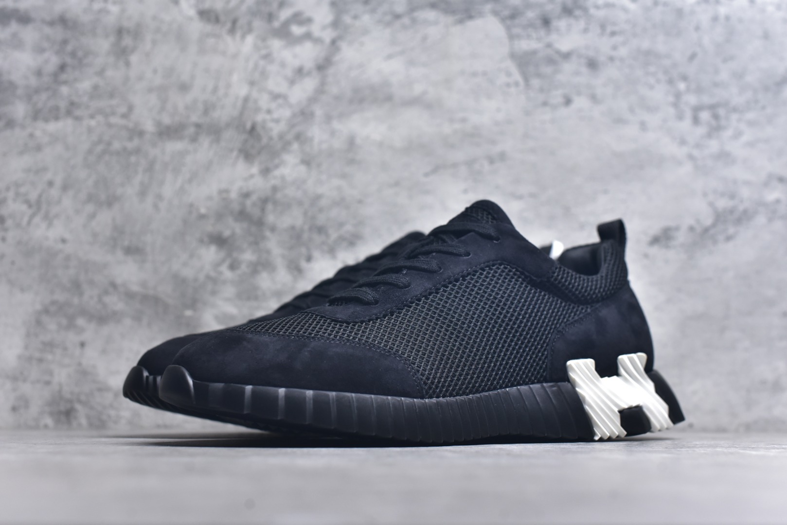 图片[2]-#Hermes 爱马仕 Bouncing 老钱风 皮面款 低帮休闲鞋 海淘代购同渠道品质 高端零售 外贸充正专供 原版购入开发 ZP级全套包装 完美楦型 正确卡色 大底 质感媲美原版 细节与原版一致 请注意区分市面通货材 尺码：39 40 41 42 43 44 45-选品中心