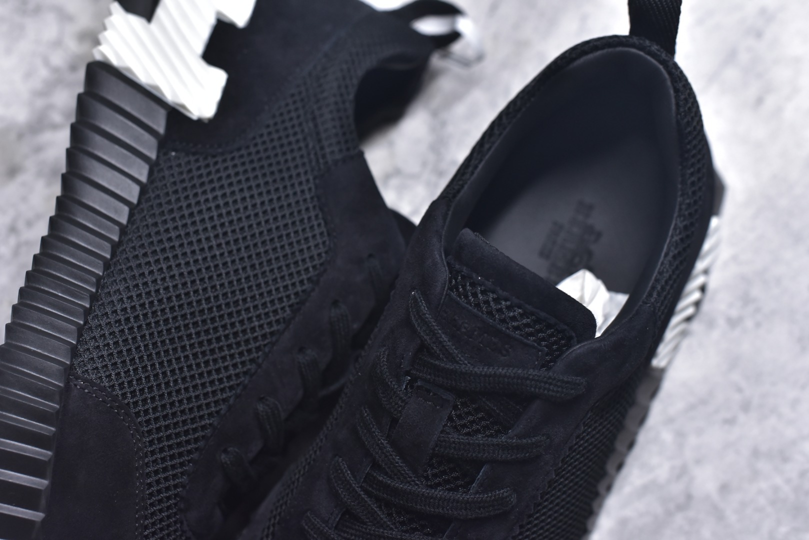 图片[9]-#Hermes 爱马仕 Bouncing 老钱风 皮面款 低帮休闲鞋 海淘代购同渠道品质 高端零售 外贸充正专供 原版购入开发 ZP级全套包装 完美楦型 正确卡色 大底 质感媲美原版 细节与原版一致 请注意区分市面通货材 尺码：39 40 41 42 43 44 45-选品中心