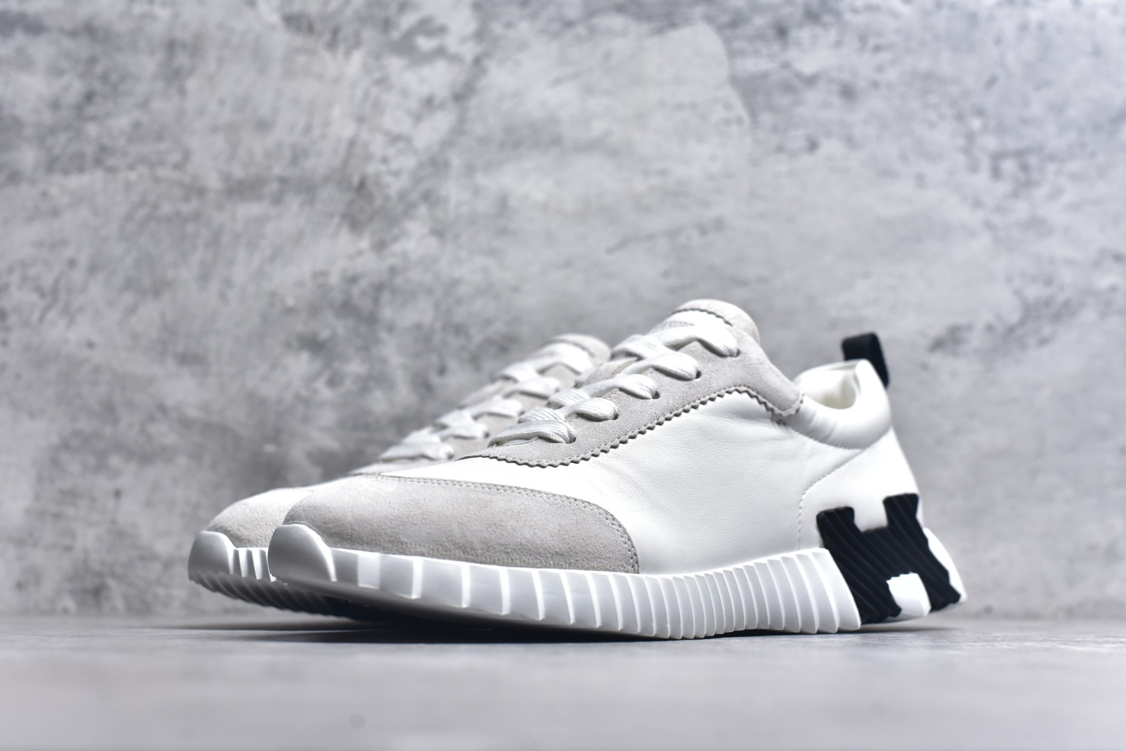 图片[2]-#Hermes 爱马仕 Bouncing 老钱风 皮面款 低帮休闲鞋 海淘代购同渠道品质 高端零售 外贸充正专供 原版购入开发 ZP级全套包装 完美楦型 正确卡色 大底 质感媲美原版 细节与原版一致 请注意区分市面通货材 尺码：39 40 41 42 43 44 45-选品中心