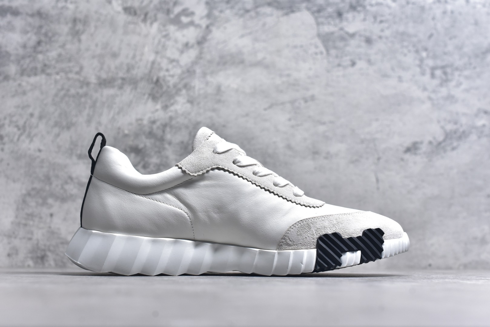 图片[3]-#Hermes 爱马仕 Bouncing 老钱风 皮面款 低帮休闲鞋 海淘代购同渠道品质 高端零售 外贸充正专供 原版购入开发 ZP级全套包装 完美楦型 正确卡色 大底 质感媲美原版 细节与原版一致 请注意区分市面通货材 尺码：39 40 41 42 43 44 45-选品中心