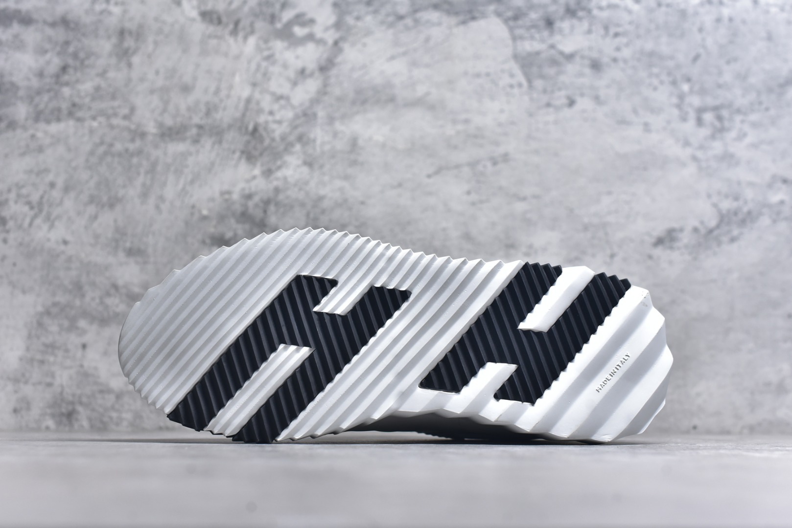 图片[6]-#Hermes 爱马仕 Bouncing 老钱风 皮面款 低帮休闲鞋 海淘代购同渠道品质 高端零售 外贸充正专供 原版购入开发 ZP级全套包装 完美楦型 正确卡色 大底 质感媲美原版 细节与原版一致 请注意区分市面通货材 尺码：39 40 41 42 43 44 45-选品中心