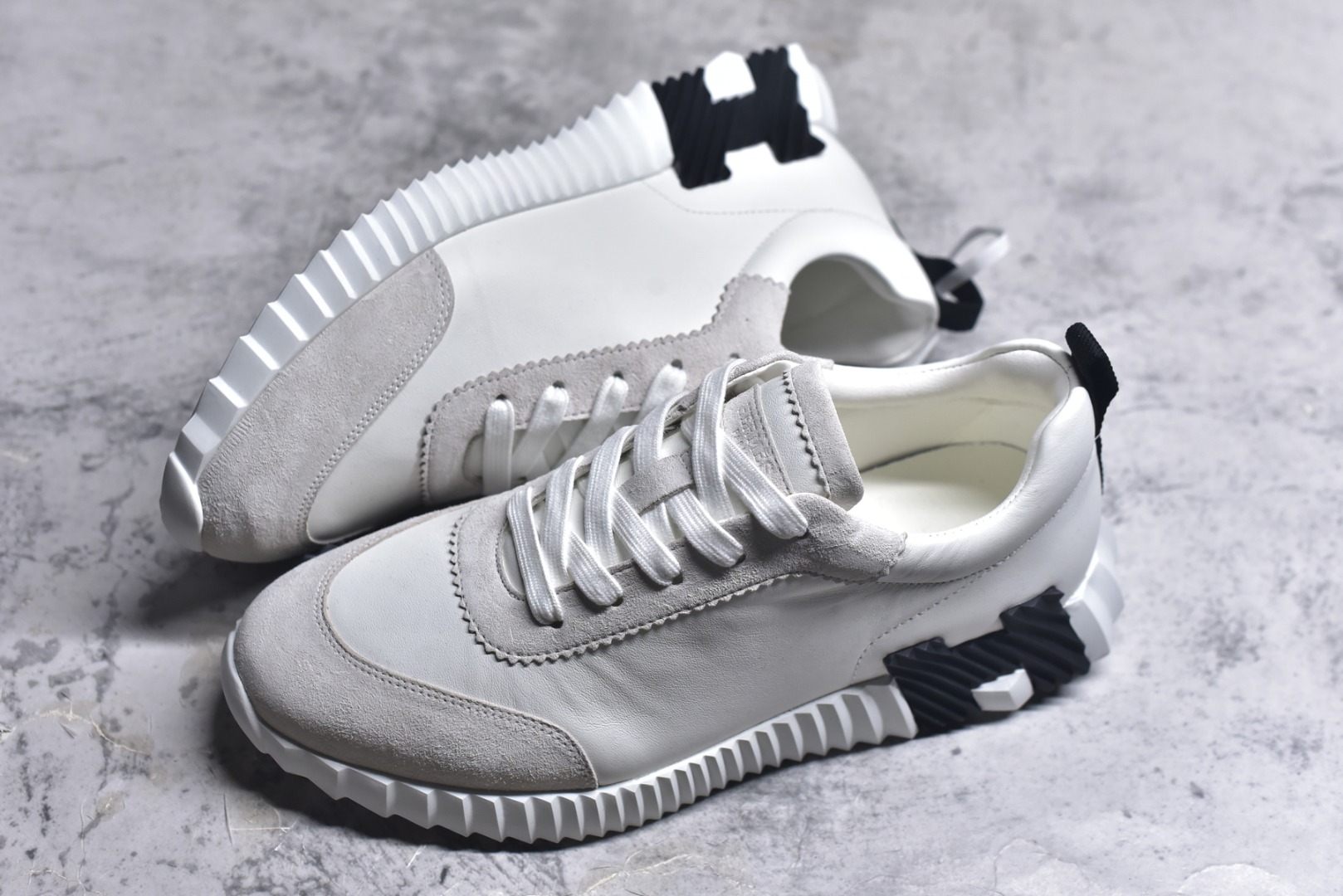 图片[7]-#Hermes 爱马仕 Bouncing 老钱风 皮面款 低帮休闲鞋 海淘代购同渠道品质 高端零售 外贸充正专供 原版购入开发 ZP级全套包装 完美楦型 正确卡色 大底 质感媲美原版 细节与原版一致 请注意区分市面通货材 尺码：39 40 41 42 43 44 45-选品中心