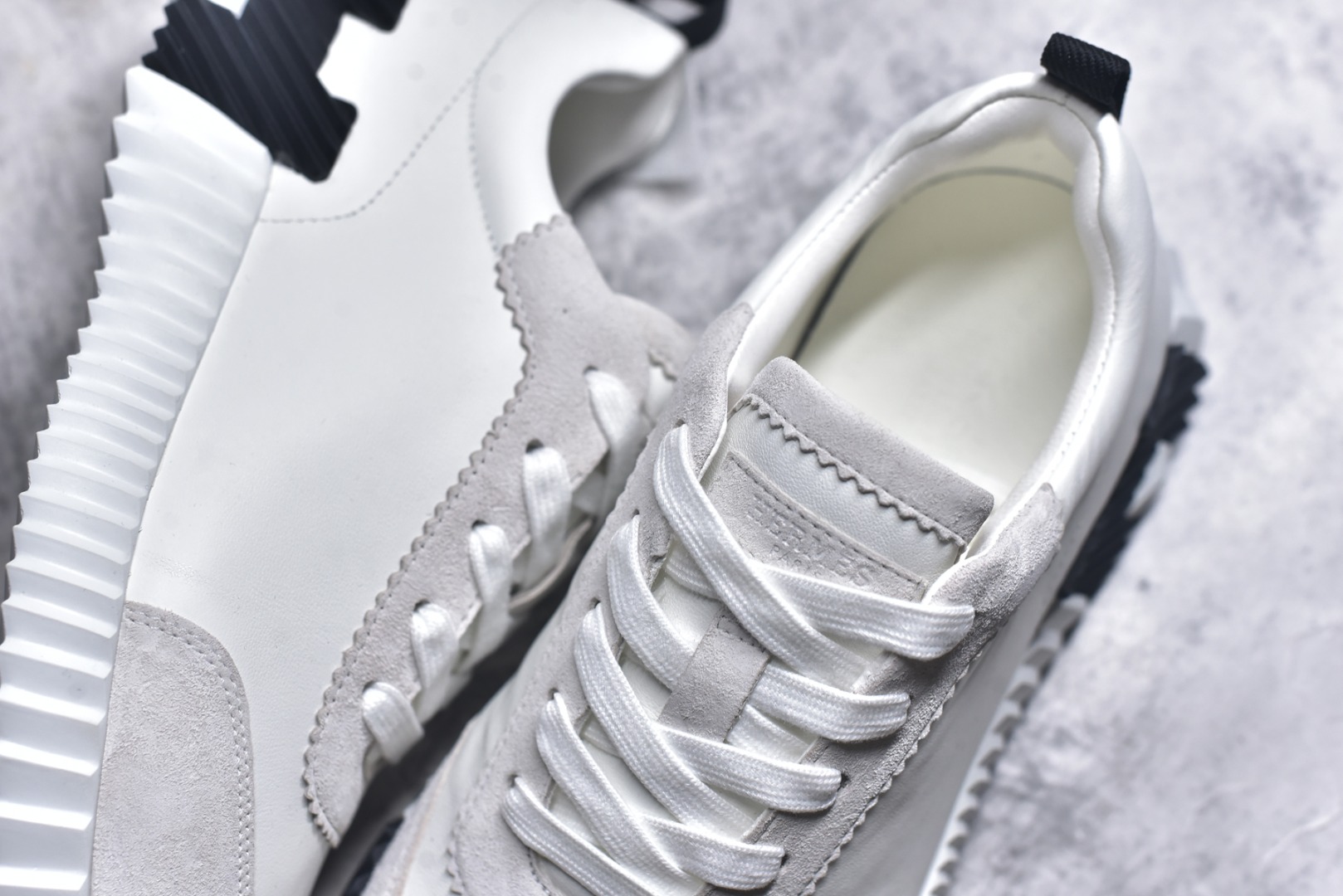 图片[9]-#Hermes 爱马仕 Bouncing 老钱风 皮面款 低帮休闲鞋 海淘代购同渠道品质 高端零售 外贸充正专供 原版购入开发 ZP级全套包装 完美楦型 正确卡色 大底 质感媲美原版 细节与原版一致 请注意区分市面通货材 尺码：39 40 41 42 43 44 45-选品中心