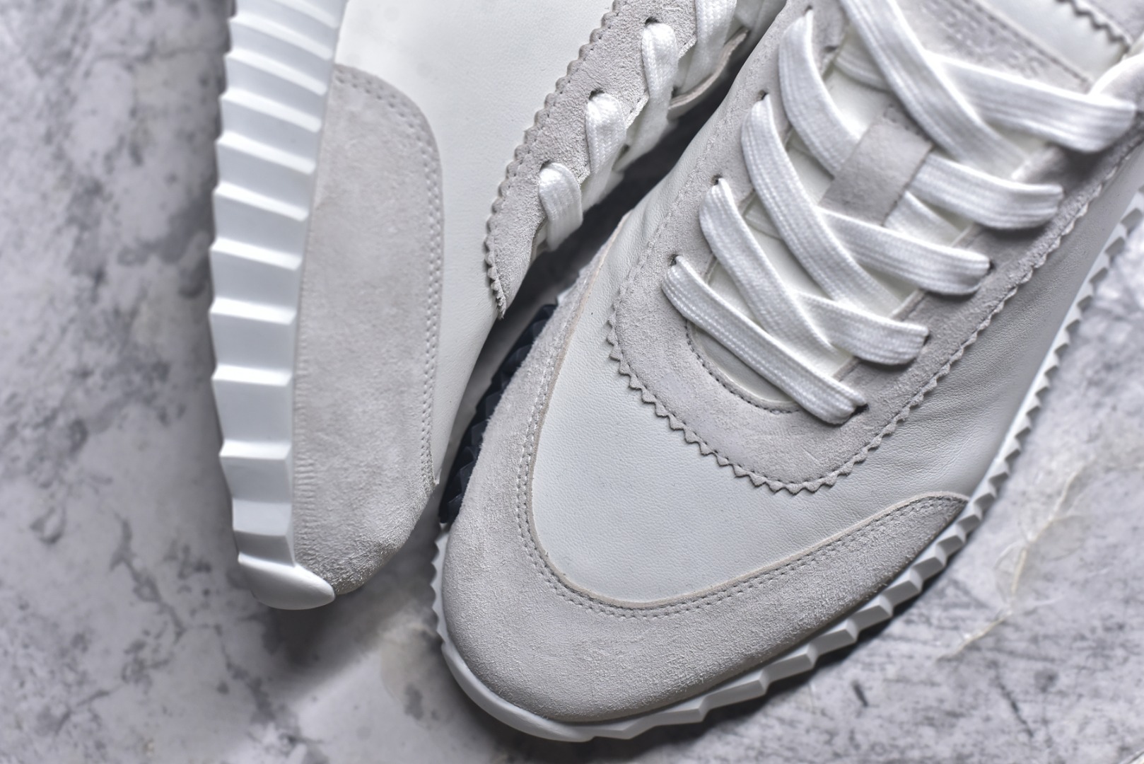 图片[8]-#Hermes 爱马仕 Bouncing 老钱风 皮面款 低帮休闲鞋 海淘代购同渠道品质 高端零售 外贸充正专供 原版购入开发 ZP级全套包装 完美楦型 正确卡色 大底 质感媲美原版 细节与原版一致 请注意区分市面通货材 尺码：39 40 41 42 43 44 45-选品中心