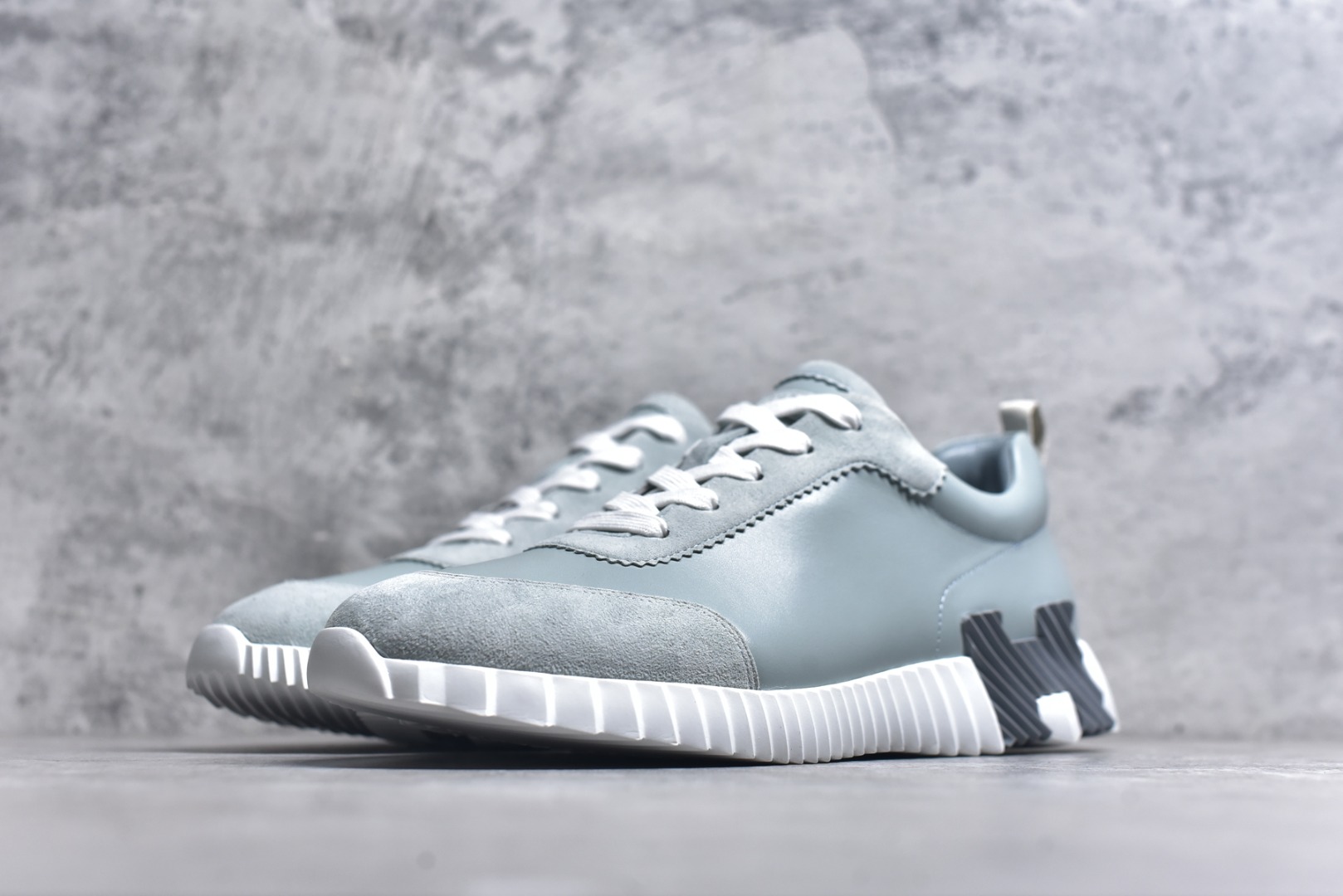 图片[2]-#Hermes 爱马仕 Bouncing 老钱风 皮面款 低帮休闲鞋 海淘代购同渠道品质 高端零售 外贸充正专供 原版购入开发 ZP级全套包装 完美楦型 正确卡色 大底 质感媲美原版 细节与原版一致 请注意区分市面通货材 尺码：39 40 41 42 43 44 45-选品中心