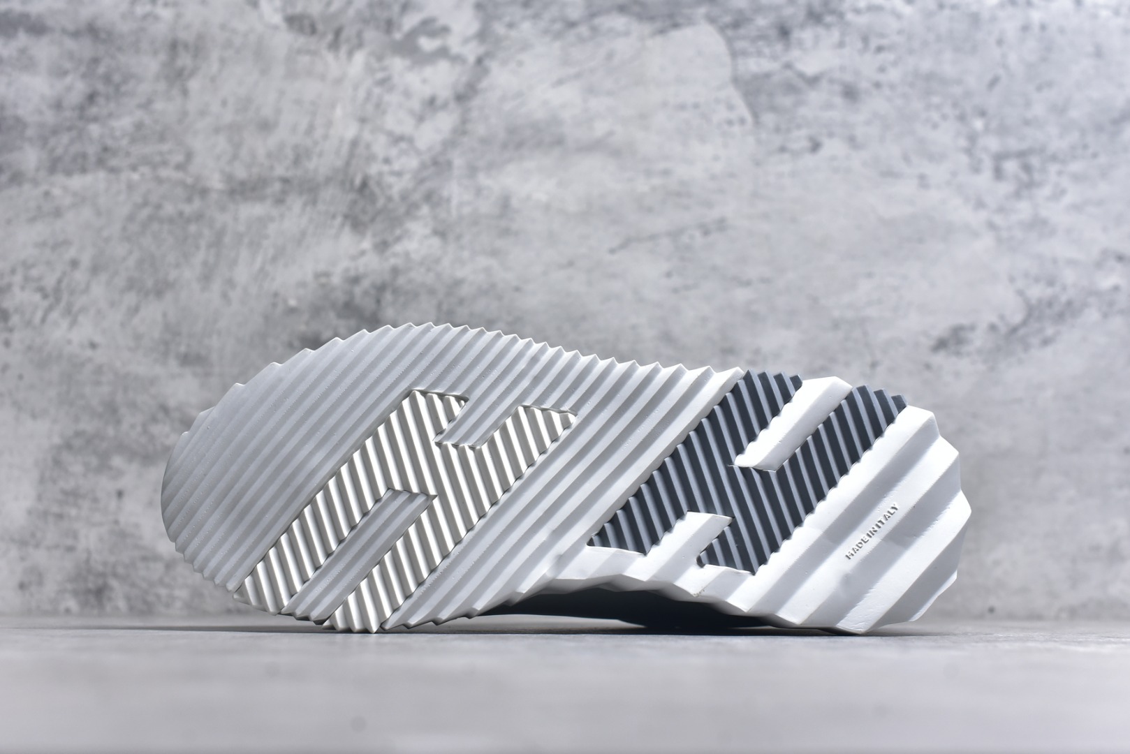 图片[6]-#Hermes 爱马仕 Bouncing 老钱风 皮面款 低帮休闲鞋 海淘代购同渠道品质 高端零售 外贸充正专供 原版购入开发 ZP级全套包装 完美楦型 正确卡色 大底 质感媲美原版 细节与原版一致 请注意区分市面通货材 尺码：39 40 41 42 43 44 45-选品中心