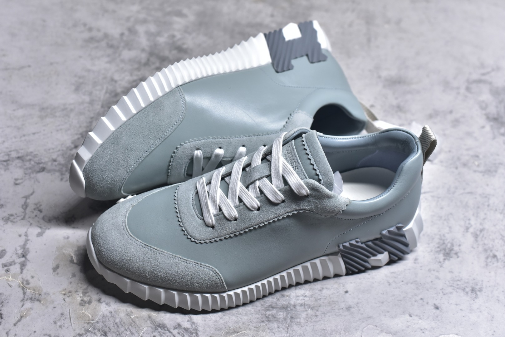 图片[7]-#Hermes 爱马仕 Bouncing 老钱风 皮面款 低帮休闲鞋 海淘代购同渠道品质 高端零售 外贸充正专供 原版购入开发 ZP级全套包装 完美楦型 正确卡色 大底 质感媲美原版 细节与原版一致 请注意区分市面通货材 尺码：39 40 41 42 43 44 45-选品中心