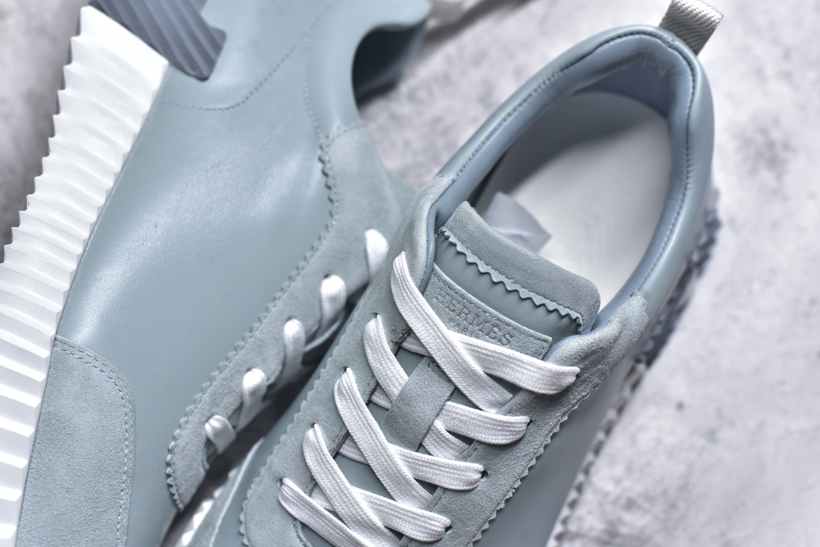 图片[9]-#Hermes 爱马仕 Bouncing 老钱风 皮面款 低帮休闲鞋 海淘代购同渠道品质 高端零售 外贸充正专供 原版购入开发 ZP级全套包装 完美楦型 正确卡色 大底 质感媲美原版 细节与原版一致 请注意区分市面通货材 尺码：39 40 41 42 43 44 45-选品中心