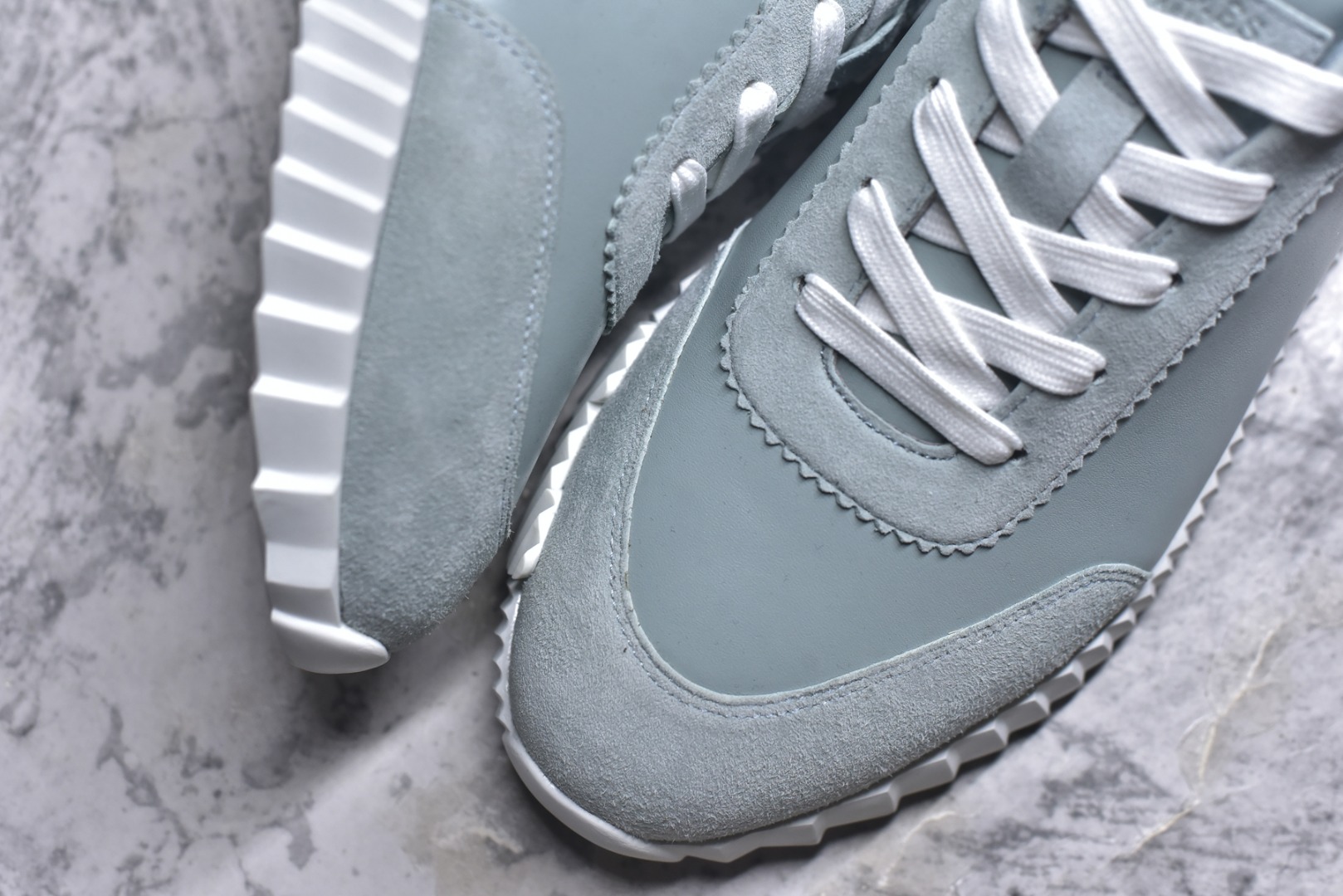 图片[8]-#Hermes 爱马仕 Bouncing 老钱风 皮面款 低帮休闲鞋 海淘代购同渠道品质 高端零售 外贸充正专供 原版购入开发 ZP级全套包装 完美楦型 正确卡色 大底 质感媲美原版 细节与原版一致 请注意区分市面通货材 尺码：39 40 41 42 43 44 45-选品中心