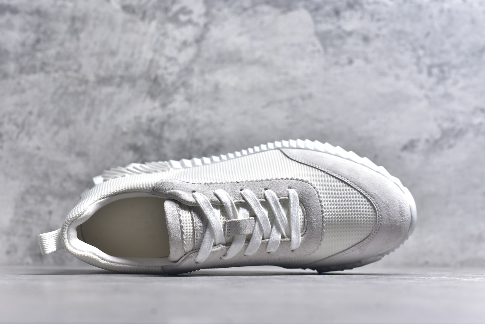 图片[4]-#Hermes 爱马仕 Bouncing 老钱风 皮面款 低帮休闲鞋 海淘代购同渠道品质 高端零售 外贸充正专供 原版购入开发 ZP级全套包装 完美楦型 正确卡色 大底 质感媲美原版 细节与原版一致 请注意区分市面通货材 尺码：39 40 41 42 43 44 45-选品中心