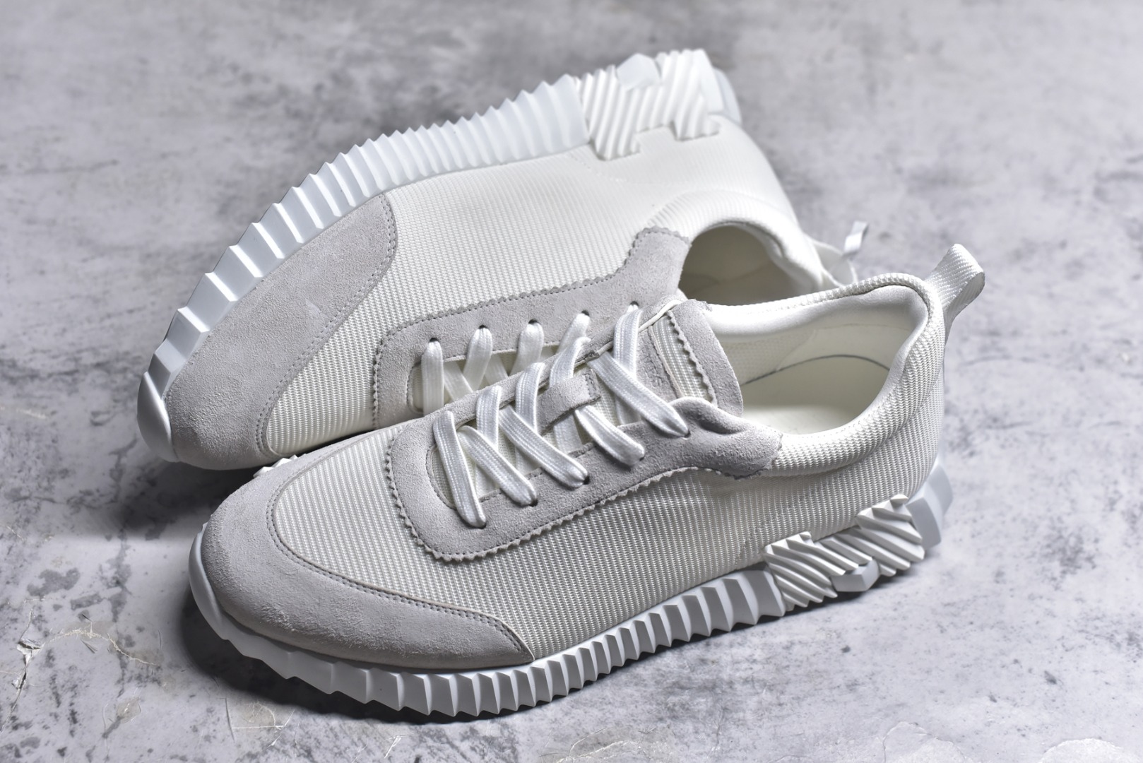 图片[7]-#Hermes 爱马仕 Bouncing 老钱风 皮面款 低帮休闲鞋 海淘代购同渠道品质 高端零售 外贸充正专供 原版购入开发 ZP级全套包装 完美楦型 正确卡色 大底 质感媲美原版 细节与原版一致 请注意区分市面通货材 尺码：39 40 41 42 43 44 45-选品中心