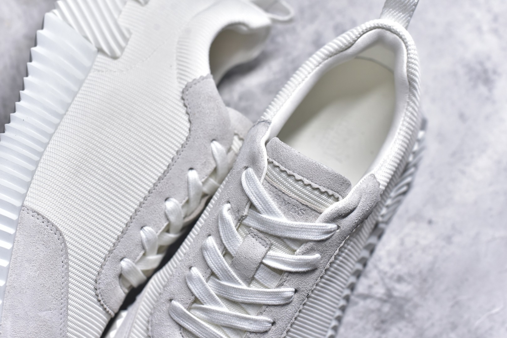 图片[9]-#Hermes 爱马仕 Bouncing 老钱风 皮面款 低帮休闲鞋 海淘代购同渠道品质 高端零售 外贸充正专供 原版购入开发 ZP级全套包装 完美楦型 正确卡色 大底 质感媲美原版 细节与原版一致 请注意区分市面通货材 尺码：39 40 41 42 43 44 45-选品中心