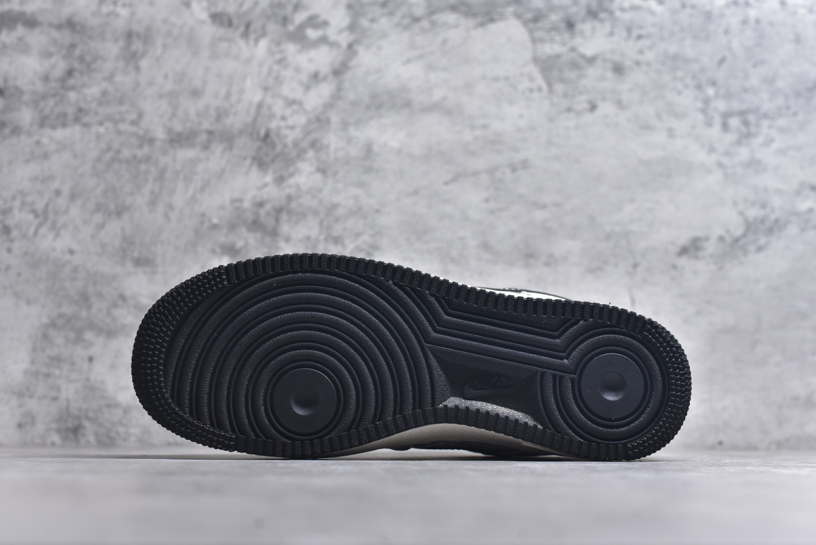 图片[6]-#Nike Air Force 1\’07 Low 耐克联名 米黑多重勾 空军一号定制低帮休闲板鞋 HH7518-068 #原楦头原纸板 原装鞋盒 定制五金配件 内置全掌气垫 原厂鞋底 尺码：36 36.5 37.5 38 38.5 39 40 40.5 41 42 42.5 43 44 44.5 45 9.D4-选品中心