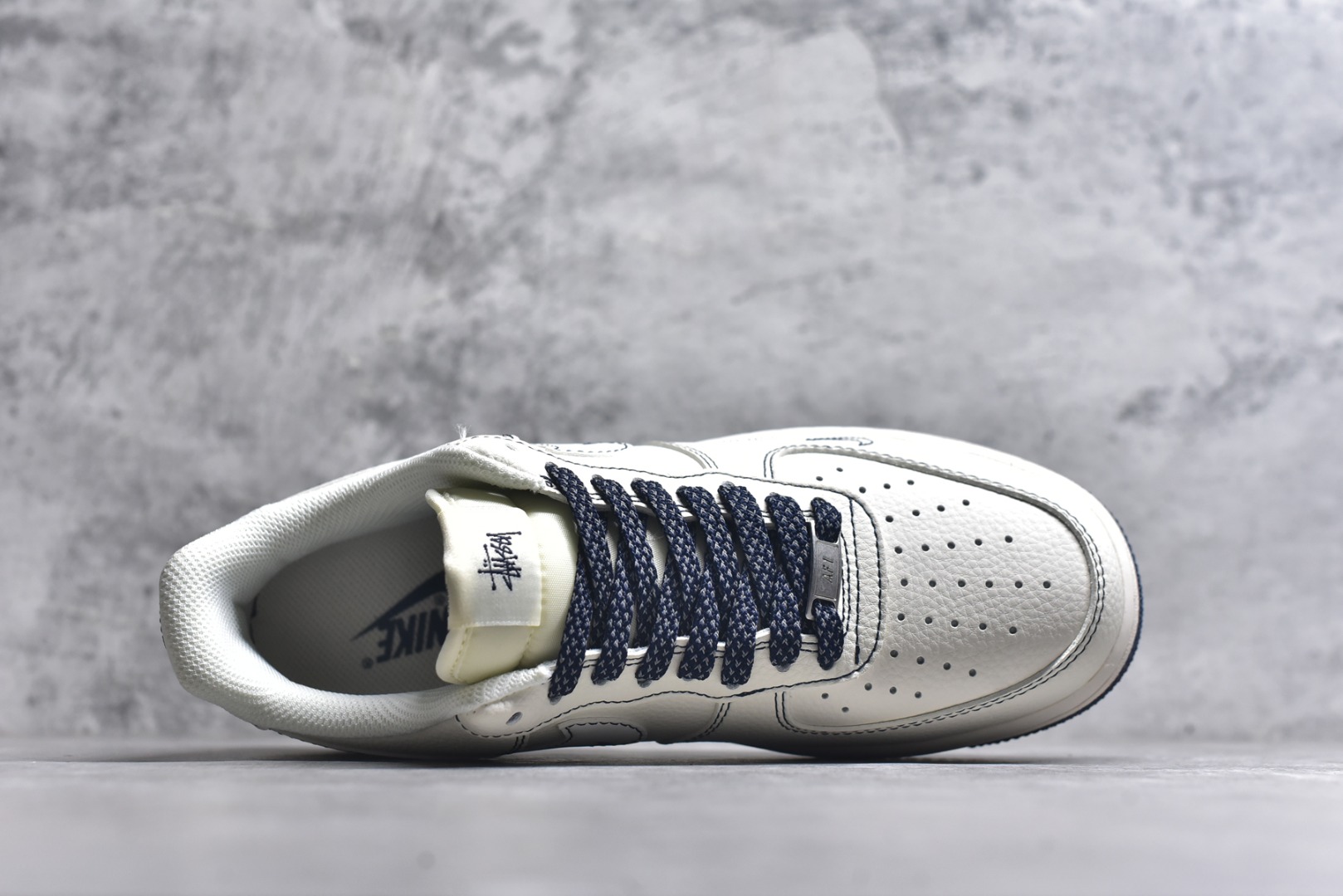 图片[4]-#Nk Air Force 1\’07 Low 斯图西联名 灰线耐克勾 空军一号低帮休闲板鞋 HH7518-063 #原楦头原纸板 原装鞋盒 定制五金配件 内置全掌气垫 原厂鞋底 尺码：36 36.5 37.5 38 38.5 39 40 40.5 41 42 42.5 43 44 44.5 45 9.D4-选品中心