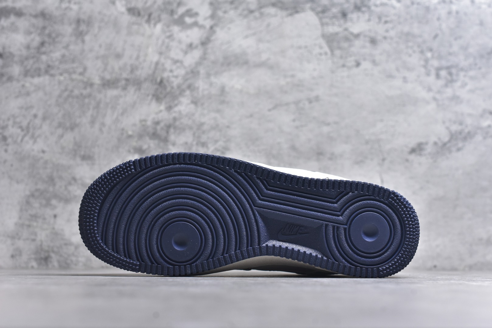 图片[6]-#Nk Air Force 1\’07 Low 斯图西联名 灰线耐克勾 空军一号低帮休闲板鞋 HH7518-063 #原楦头原纸板 原装鞋盒 定制五金配件 内置全掌气垫 原厂鞋底 尺码：36 36.5 37.5 38 38.5 39 40 40.5 41 42 42.5 43 44 44.5 45 9.D4-选品中心