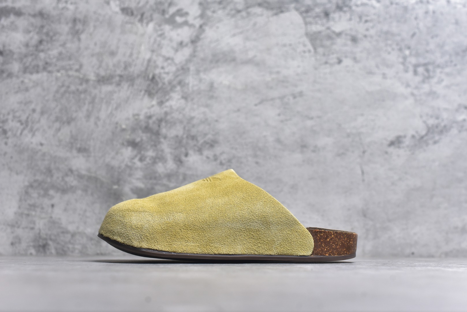 #adidas originals Adimule 阿迪勃肯 舒适百搭 防磨包头一脚蹬拖鞋 货号：JR3587 尺码：35.5-45半码-选品中心