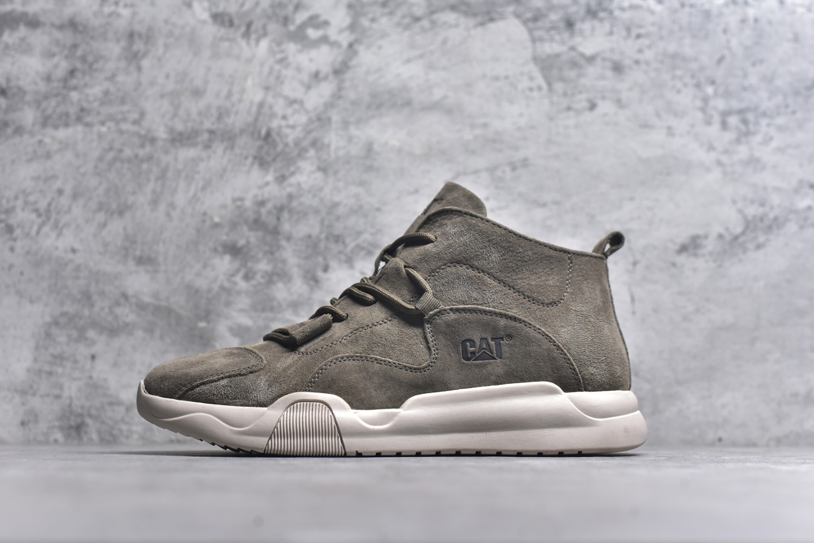 #25秋冬款CAT/卡特 硬汉推土机品牌经典百搭户外中帮休闲马丁靴系列 广东大厂品质 官网常年主打款 时尚潮流搭配 面料釆用意大利进口头层麂牛皮 全鞋牛皮材料 大底到五金都是代工厂原材料制作 好货不杀猪 首单质量严格把控 全套官网统一包装 今年冬季防寒户外专用 日常随意搭配 型男必备 尺码：39 40 41 42 43 44-选品中心