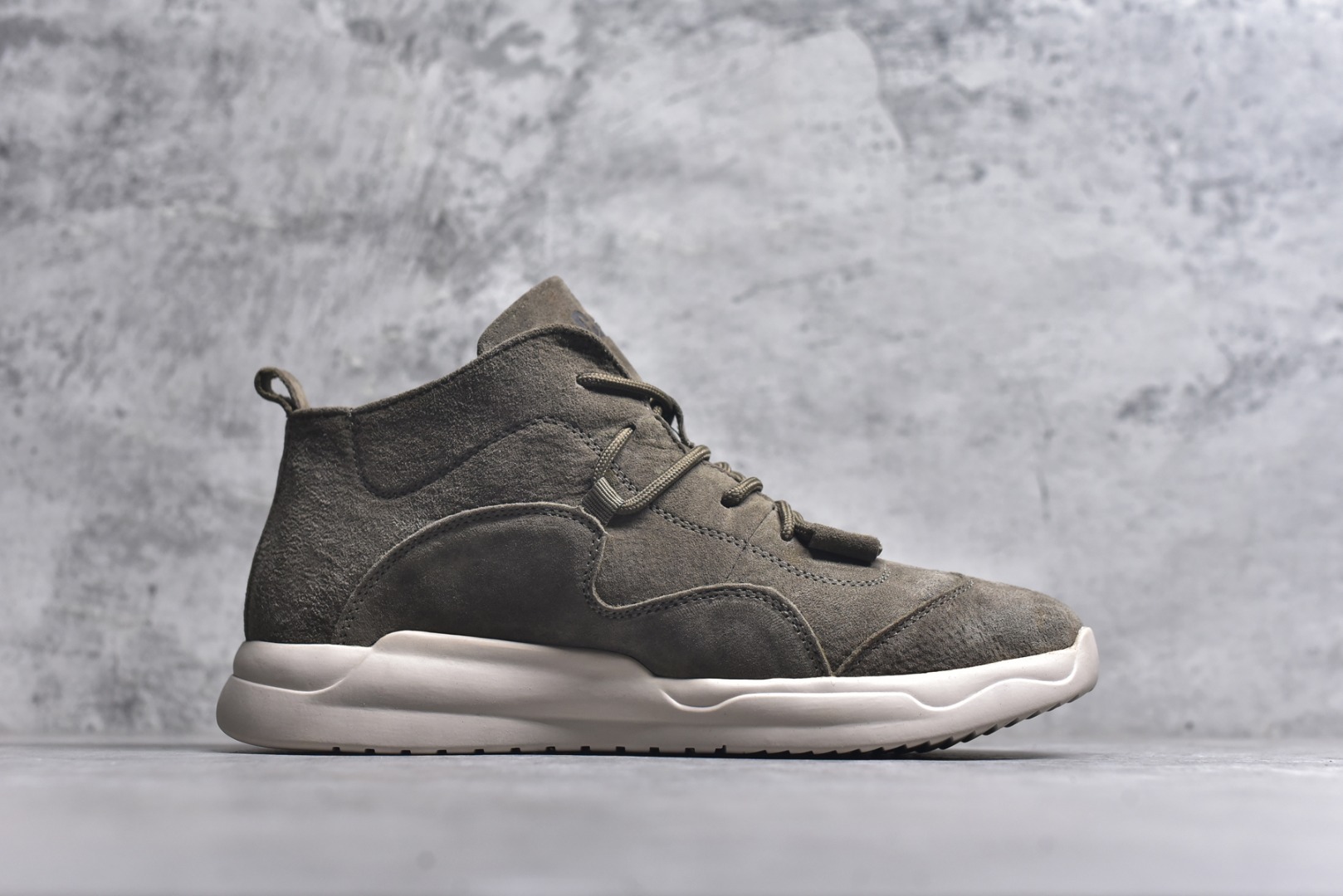 图片[3]-#25秋冬款CAT/卡特 硬汉推土机品牌经典百搭户外中帮休闲马丁靴系列 广东大厂品质 官网常年主打款 时尚潮流搭配 面料釆用意大利进口头层麂牛皮 全鞋牛皮材料 大底到五金都是代工厂原材料制作 好货不杀猪 首单质量严格把控 全套官网统一包装 今年冬季防寒户外专用 日常随意搭配 型男必备 尺码：39 40 41 42 43 44-选品中心