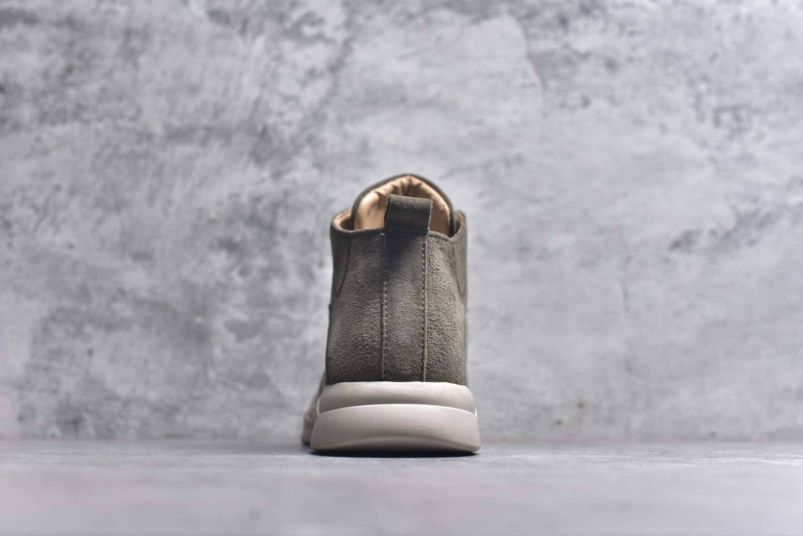 图片[5]-#25秋冬款CAT/卡特 硬汉推土机品牌经典百搭户外中帮休闲马丁靴系列 广东大厂品质 官网常年主打款 时尚潮流搭配 面料釆用意大利进口头层麂牛皮 全鞋牛皮材料 大底到五金都是代工厂原材料制作 好货不杀猪 首单质量严格把控 全套官网统一包装 今年冬季防寒户外专用 日常随意搭配 型男必备 尺码：39 40 41 42 43 44-选品中心