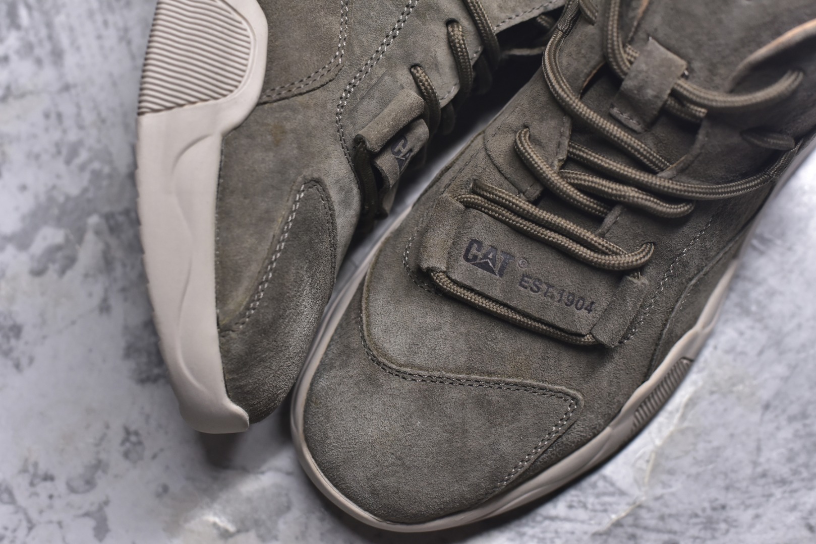 图片[8]-#25秋冬款CAT/卡特 硬汉推土机品牌经典百搭户外中帮休闲马丁靴系列 广东大厂品质 官网常年主打款 时尚潮流搭配 面料釆用意大利进口头层麂牛皮 全鞋牛皮材料 大底到五金都是代工厂原材料制作 好货不杀猪 首单质量严格把控 全套官网统一包装 今年冬季防寒户外专用 日常随意搭配 型男必备 尺码：39 40 41 42 43 44-选品中心