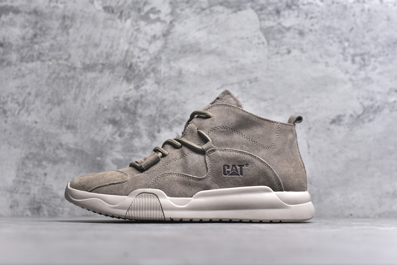 #25秋冬款CAT/卡特 硬汉推土机品牌经典百搭户外中帮休闲马丁靴系列 广东大厂品质 官网常年主打款 时尚潮流搭配 面料釆用意大利进口头层麂牛皮 全鞋牛皮材料 大底到五金都是代工厂原材料制作 好货不杀猪 首单质量严格把控 全套官网统一包装 今年冬季防寒户外专用 日常随意搭配 型男必备 尺码：39 40 41 42 43 44-选品中心