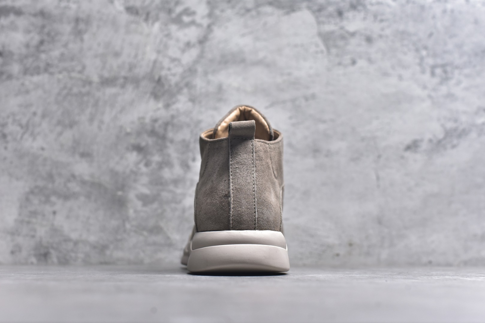 图片[5]-#25秋冬款CAT/卡特 硬汉推土机品牌经典百搭户外中帮休闲马丁靴系列 广东大厂品质 官网常年主打款 时尚潮流搭配 面料釆用意大利进口头层麂牛皮 全鞋牛皮材料 大底到五金都是代工厂原材料制作 好货不杀猪 首单质量严格把控 全套官网统一包装 今年冬季防寒户外专用 日常随意搭配 型男必备 尺码：39 40 41 42 43 44-选品中心