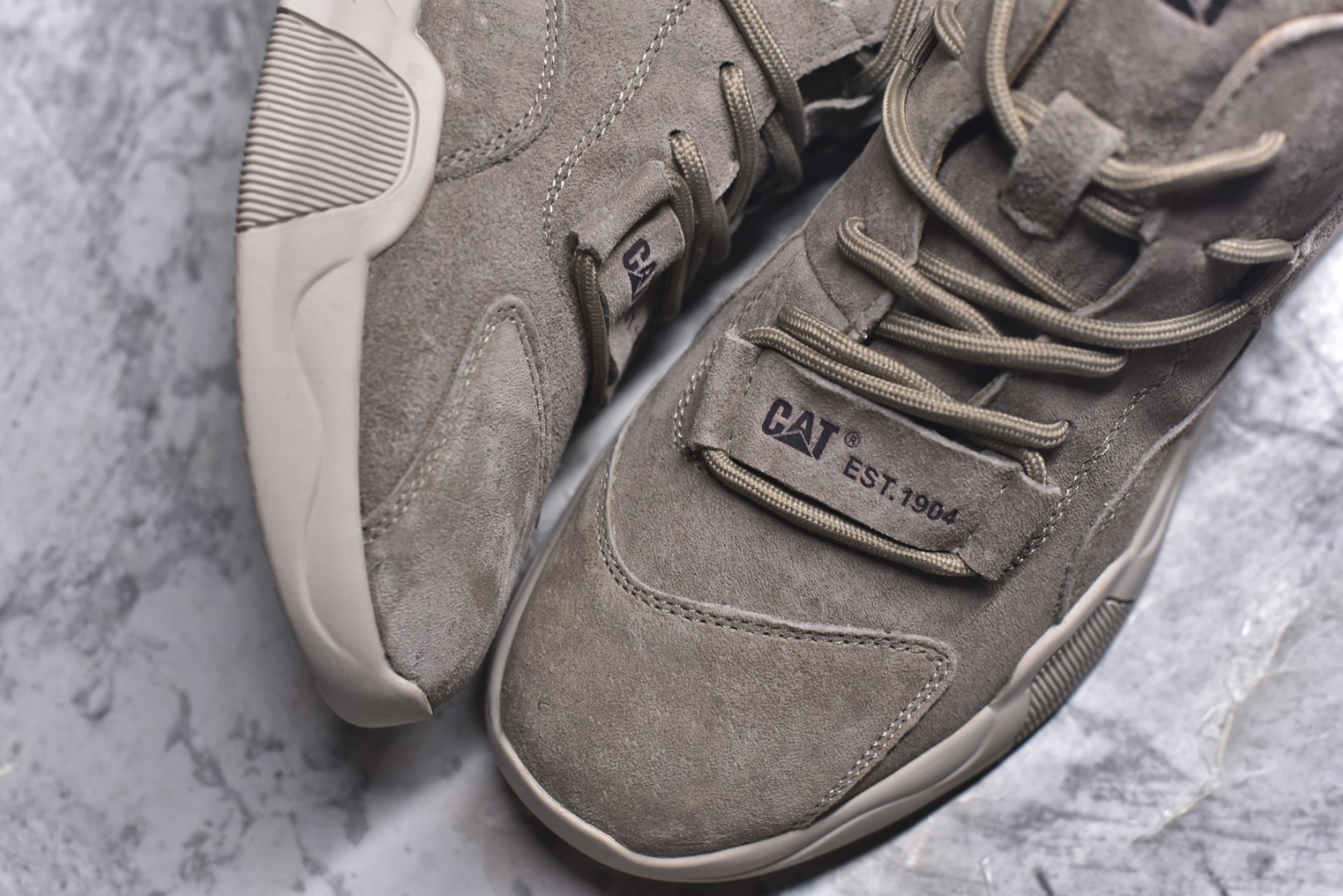 图片[8]-#25秋冬款CAT/卡特 硬汉推土机品牌经典百搭户外中帮休闲马丁靴系列 广东大厂品质 官网常年主打款 时尚潮流搭配 面料釆用意大利进口头层麂牛皮 全鞋牛皮材料 大底到五金都是代工厂原材料制作 好货不杀猪 首单质量严格把控 全套官网统一包装 今年冬季防寒户外专用 日常随意搭配 型男必备 尺码：39 40 41 42 43 44-选品中心