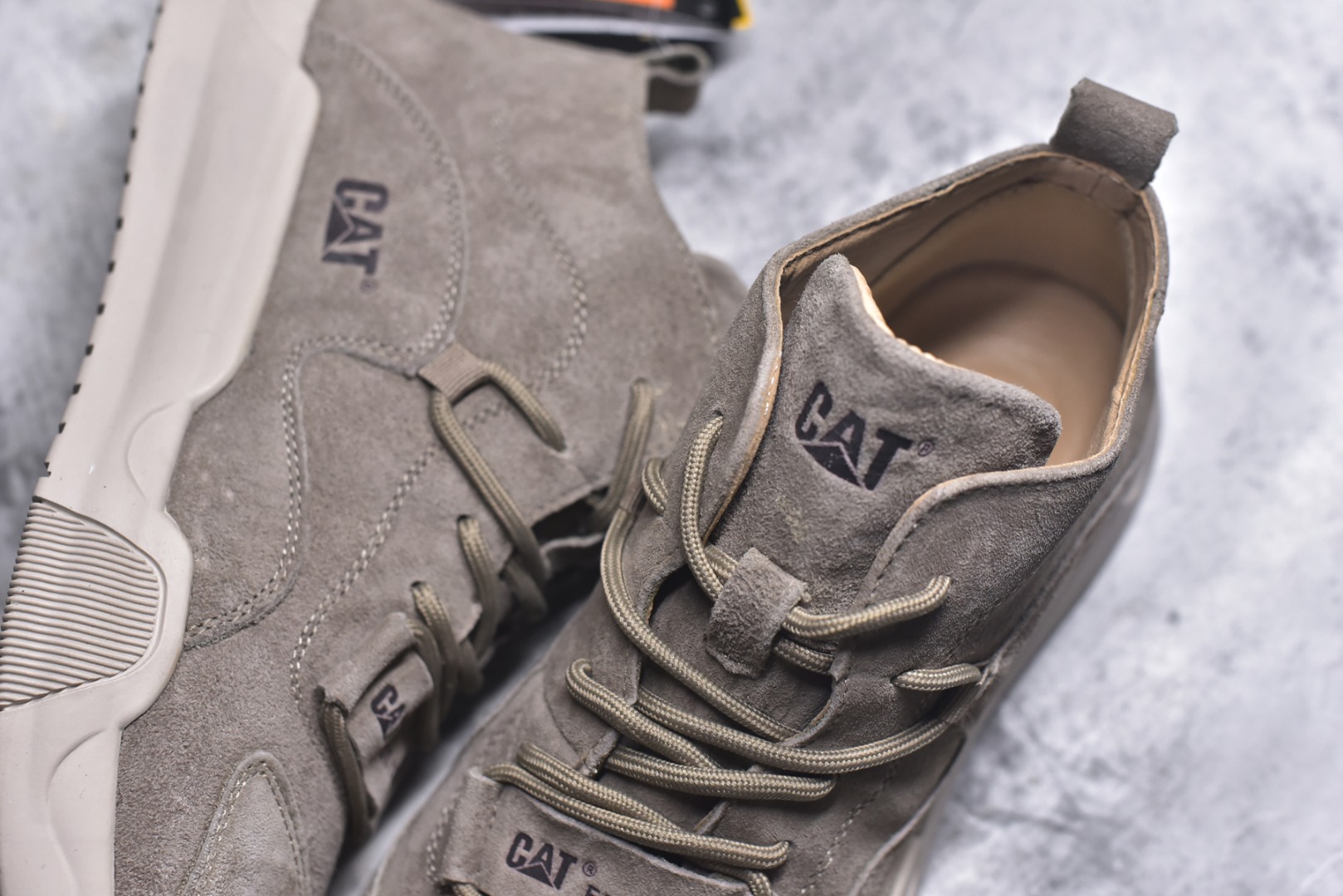 图片[9]-#25秋冬款CAT/卡特 硬汉推土机品牌经典百搭户外中帮休闲马丁靴系列 广东大厂品质 官网常年主打款 时尚潮流搭配 面料釆用意大利进口头层麂牛皮 全鞋牛皮材料 大底到五金都是代工厂原材料制作 好货不杀猪 首单质量严格把控 全套官网统一包装 今年冬季防寒户外专用 日常随意搭配 型男必备 尺码：39 40 41 42 43 44-选品中心