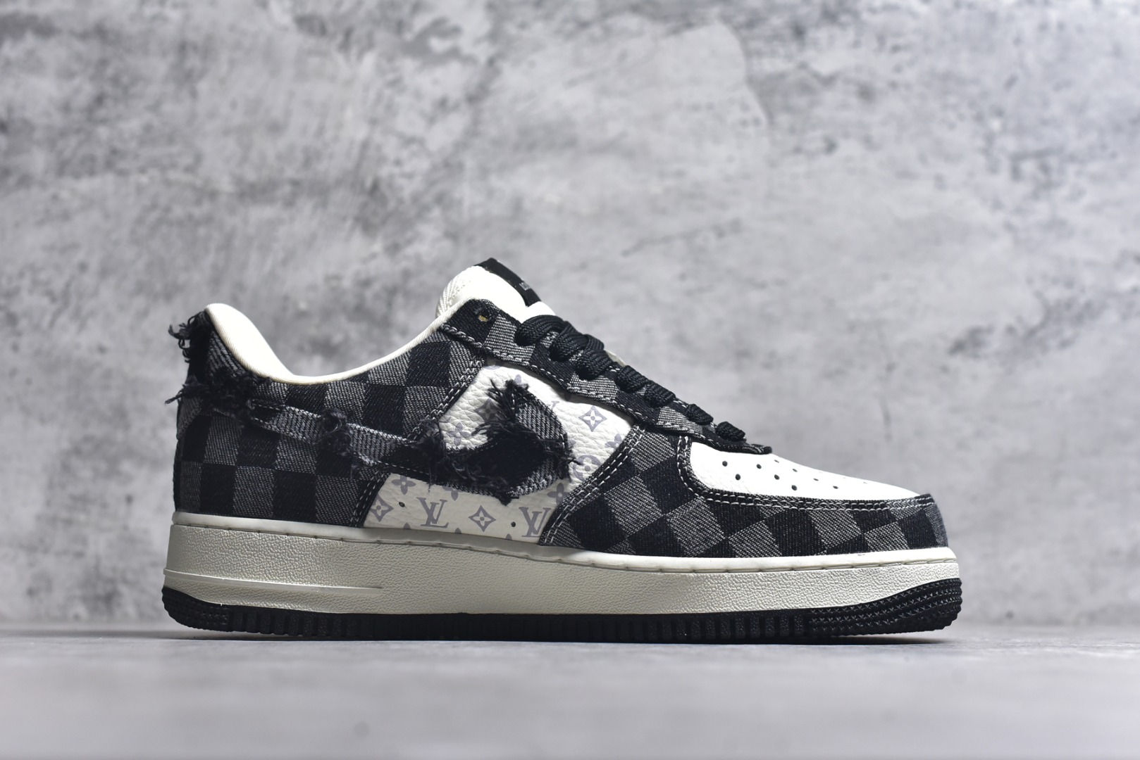 图片[3]-#Nike Air Force 1\’07 Low LV联名 白黑 空军一号低帮休闲板鞋 YF9511-817 #流苏格子防水牛仔布 高级夜光效果 工艺难度大 原楦头原纸板 高端定制鞋盒 原厂鞋底 超高清洁度 细节完美 尺码：36 36.5 37.5 38 38.5 39 40 40.5 41 42 42.5 43 44 44.5 45 9.D4-选品中心