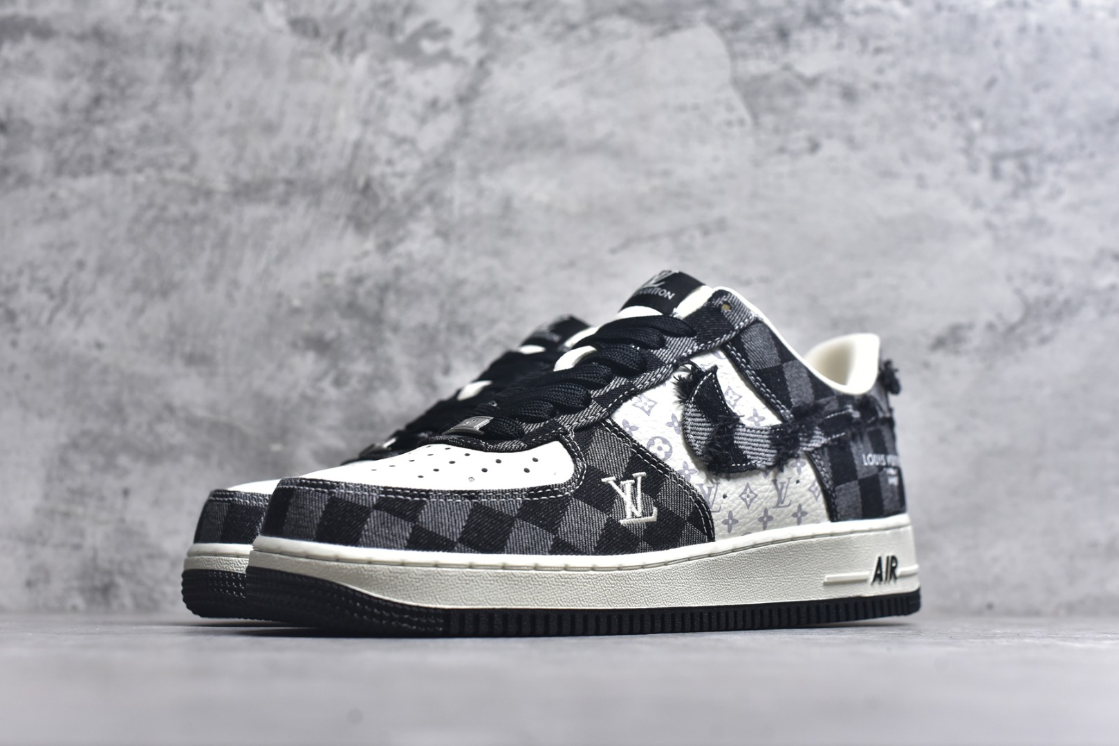 图片[2]-#Nike Air Force 1\’07 Low LV联名 白黑 空军一号低帮休闲板鞋 YF9511-817 #流苏格子防水牛仔布 高级夜光效果 工艺难度大 原楦头原纸板 高端定制鞋盒 原厂鞋底 超高清洁度 细节完美 尺码：36 36.5 37.5 38 38.5 39 40 40.5 41 42 42.5 43 44 44.5 45 9.D4-选品中心