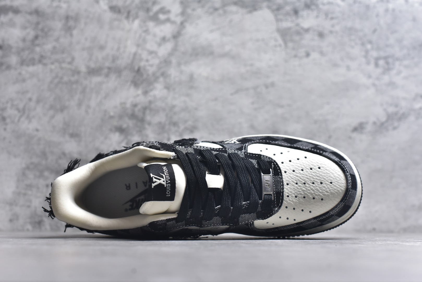 图片[4]-#Nike Air Force 1\’07 Low LV联名 白黑 空军一号低帮休闲板鞋 YF9511-817 #流苏格子防水牛仔布 高级夜光效果 工艺难度大 原楦头原纸板 高端定制鞋盒 原厂鞋底 超高清洁度 细节完美 尺码：36 36.5 37.5 38 38.5 39 40 40.5 41 42 42.5 43 44 44.5 45 9.D4-选品中心