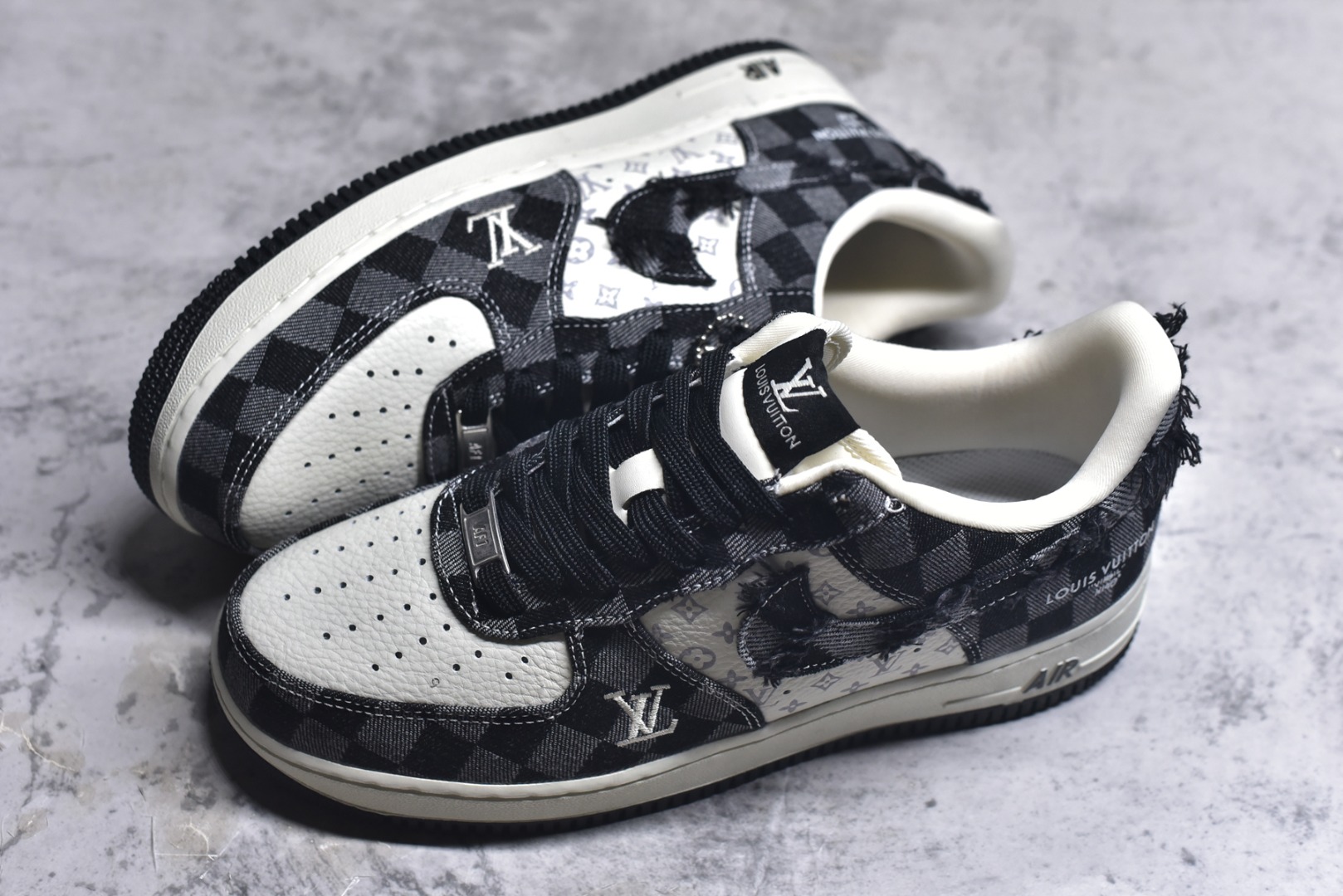 图片[7]-#Nike Air Force 1\’07 Low LV联名 白黑 空军一号低帮休闲板鞋 YF9511-817 #流苏格子防水牛仔布 高级夜光效果 工艺难度大 原楦头原纸板 高端定制鞋盒 原厂鞋底 超高清洁度 细节完美 尺码：36 36.5 37.5 38 38.5 39 40 40.5 41 42 42.5 43 44 44.5 45 9.D4-选品中心