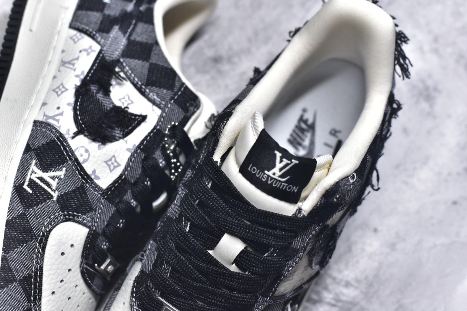 图片[9]-#Nike Air Force 1\’07 Low LV联名 白黑 空军一号低帮休闲板鞋 YF9511-817 #流苏格子防水牛仔布 高级夜光效果 工艺难度大 原楦头原纸板 高端定制鞋盒 原厂鞋底 超高清洁度 细节完美 尺码：36 36.5 37.5 38 38.5 39 40 40.5 41 42 42.5 43 44 44.5 45 9.D4-选品中心
