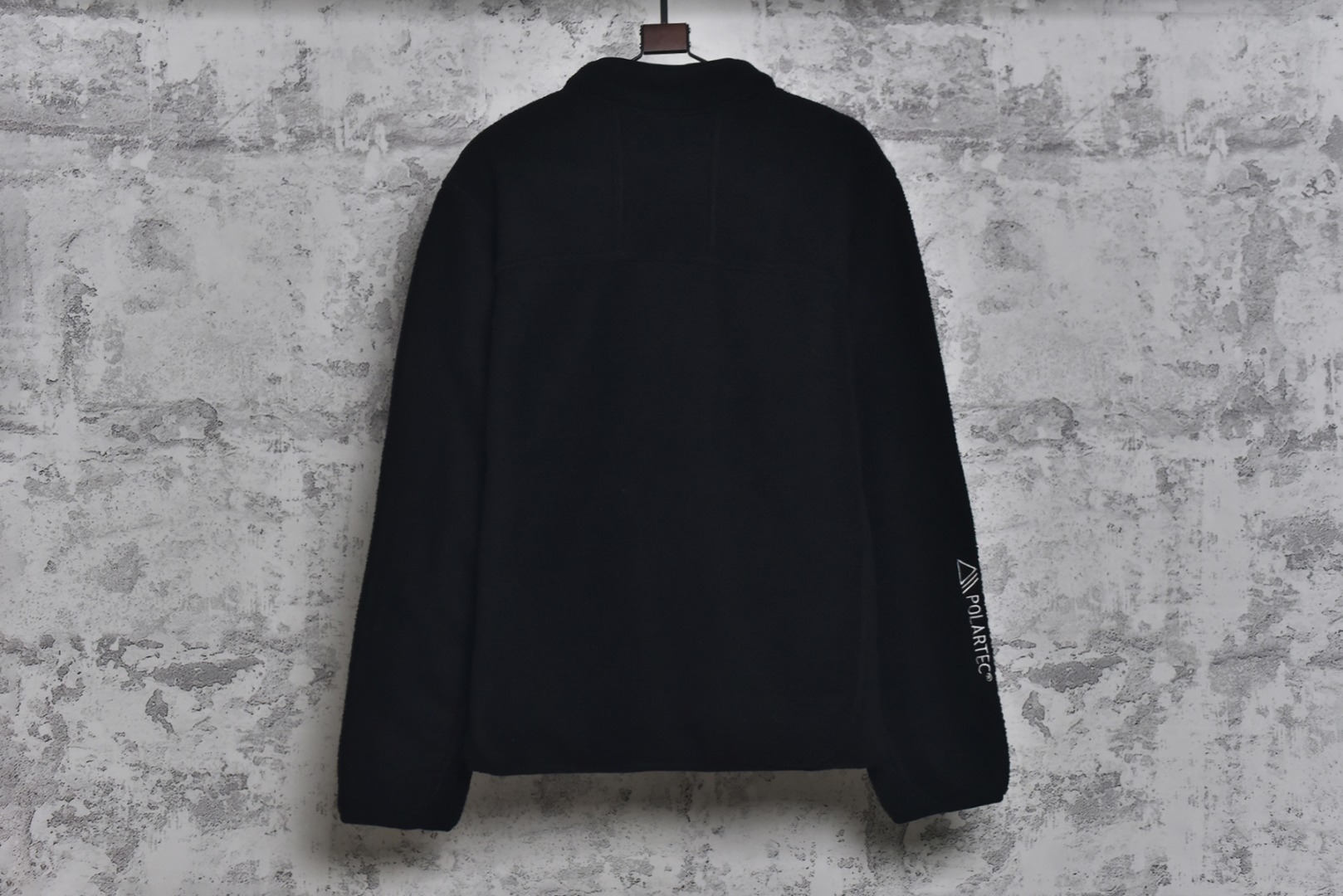 图片[2]-#Nike 25Fw ACG小标羊羔绒外套 采用定染羊羔绒面料，原版拆分分解，同步定织面料，胸前以及两侧均设有口袋设计，满足ACG系列户外基本穿着需求，多处YKK5号双头拉链，开模凹凸一致ACG主标吊牌，内里全包边处理，细节用心跟足原版，条码洗唛主标包装全部一致，原版版型一致，偏OS宽松版型，男女通穿，包容性强，黑色与卡其色两种经典配色，满足不同风格需求。高品质的材料与工艺确保了产品的耐用性和舒适度，无论是都市日常穿搭还是户外活动，这款外套都能让你在保持风格的同时享受温暖，男女同款 尺码：M-XXL-选品中心