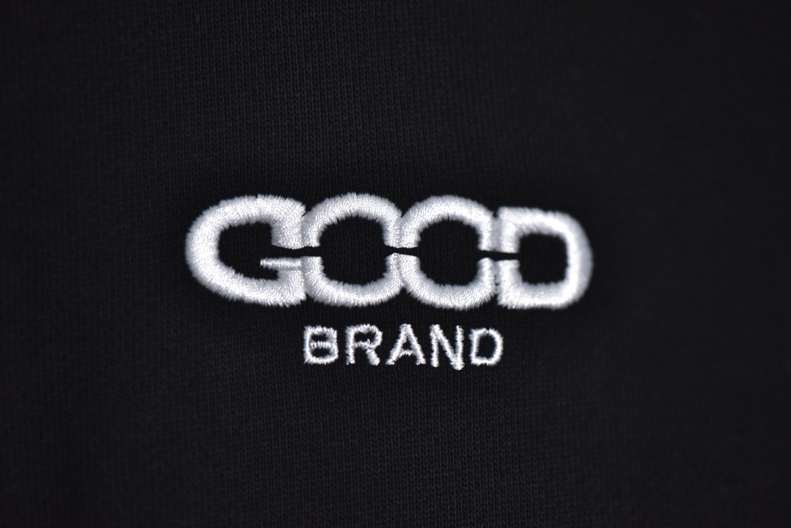 图片[3]-#GOOD BRAND 25Fw GOOD前小后大字母连帽外套 采用350克纯棉面料，面料质地扎实，穿着舒适有型，质感拉满，确保舒适性与版型俱佳，定制螺纹设计，增强了螺纹的耐久性，不易变形，同时提升了舒适度。胸前GOOD品牌刺绣Logo，后背钢印凹凸GOOD标识，双侧插袋配钢制按扣，​双头刻字拉链头，顺滑耐用，采用插肩袖版型设计，这种版型不限制肩宽，能突出轻松慵懒感，对各种身材都很友好，主标+水洗标+四张吊牌+包装+全套定制齐全，男女同款 尺码：1 2 3-选品中心