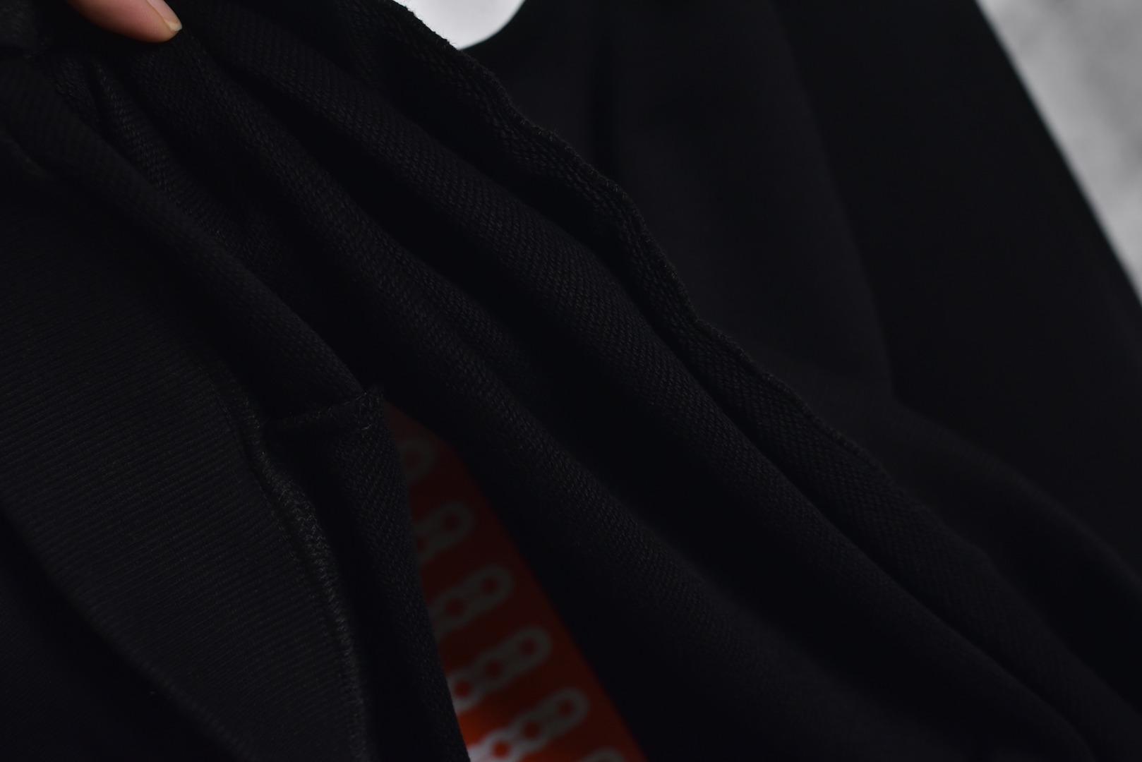 图片[7]-#GOOD BRAND 25Fw GOOD前小后大字母连帽外套 采用350克纯棉面料，面料质地扎实，穿着舒适有型，质感拉满，确保舒适性与版型俱佳，定制螺纹设计，增强了螺纹的耐久性，不易变形，同时提升了舒适度。胸前GOOD品牌刺绣Logo，后背钢印凹凸GOOD标识，双侧插袋配钢制按扣，​双头刻字拉链头，顺滑耐用，采用插肩袖版型设计，这种版型不限制肩宽，能突出轻松慵懒感，对各种身材都很友好，主标+水洗标+四张吊牌+包装+全套定制齐全，男女同款 尺码：1 2 3-选品中心