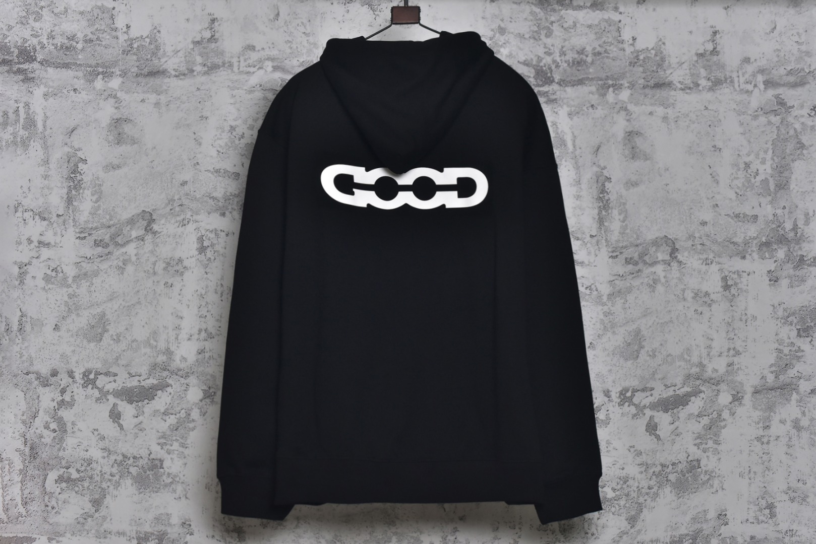 图片[2]-#GOOD BRAND 25Fw GOOD前小后大字母连帽外套 采用350克纯棉面料，面料质地扎实，穿着舒适有型，质感拉满，确保舒适性与版型俱佳，定制螺纹设计，增强了螺纹的耐久性，不易变形，同时提升了舒适度。胸前GOOD品牌刺绣Logo，后背钢印凹凸GOOD标识，双侧插袋配钢制按扣，​双头刻字拉链头，顺滑耐用，采用插肩袖版型设计，这种版型不限制肩宽，能突出轻松慵懒感，对各种身材都很友好，主标+水洗标+四张吊牌+包装+全套定制齐全，男女同款 尺码：1 2 3-选品中心