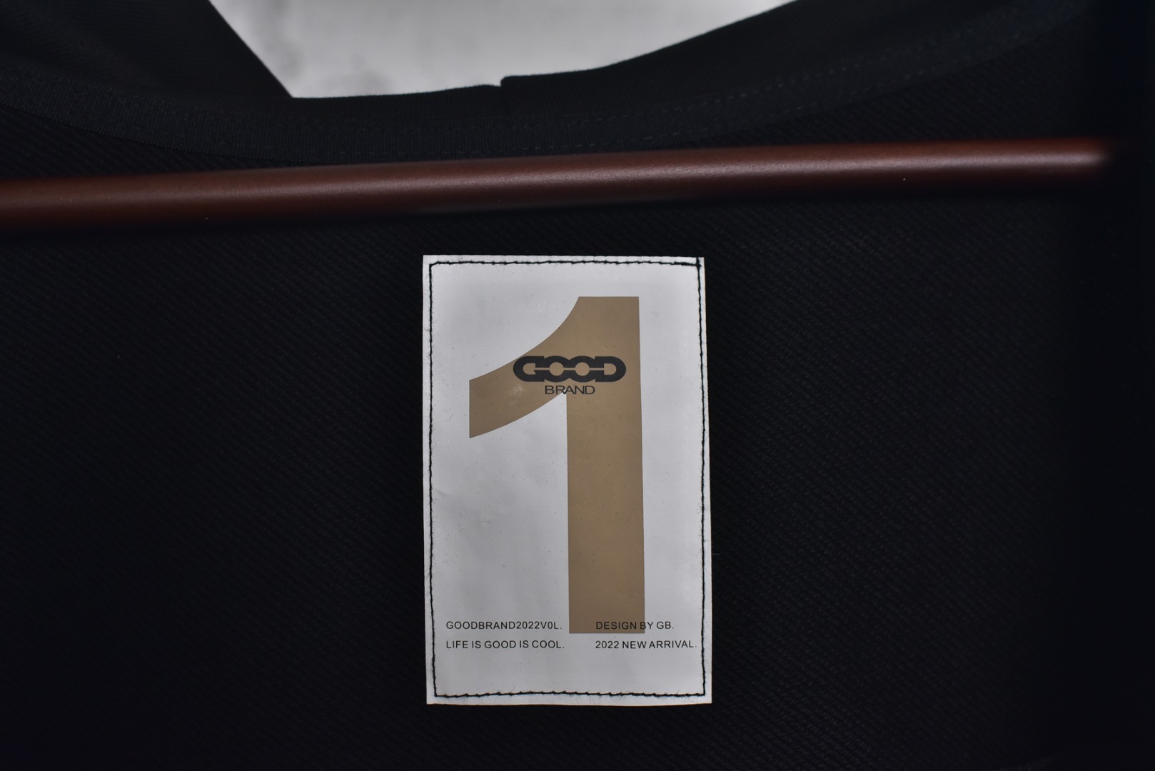 图片[8]-#GOOD BRAND 25Fw GOOD前小后大字母连帽外套 采用350克纯棉面料，面料质地扎实，穿着舒适有型，质感拉满，确保舒适性与版型俱佳，定制螺纹设计，增强了螺纹的耐久性，不易变形，同时提升了舒适度。胸前GOOD品牌刺绣Logo，后背钢印凹凸GOOD标识，双侧插袋配钢制按扣，​双头刻字拉链头，顺滑耐用，采用插肩袖版型设计，这种版型不限制肩宽，能突出轻松慵懒感，对各种身材都很友好，主标+水洗标+四张吊牌+包装+全套定制齐全，男女同款 尺码：1 2 3-选品中心