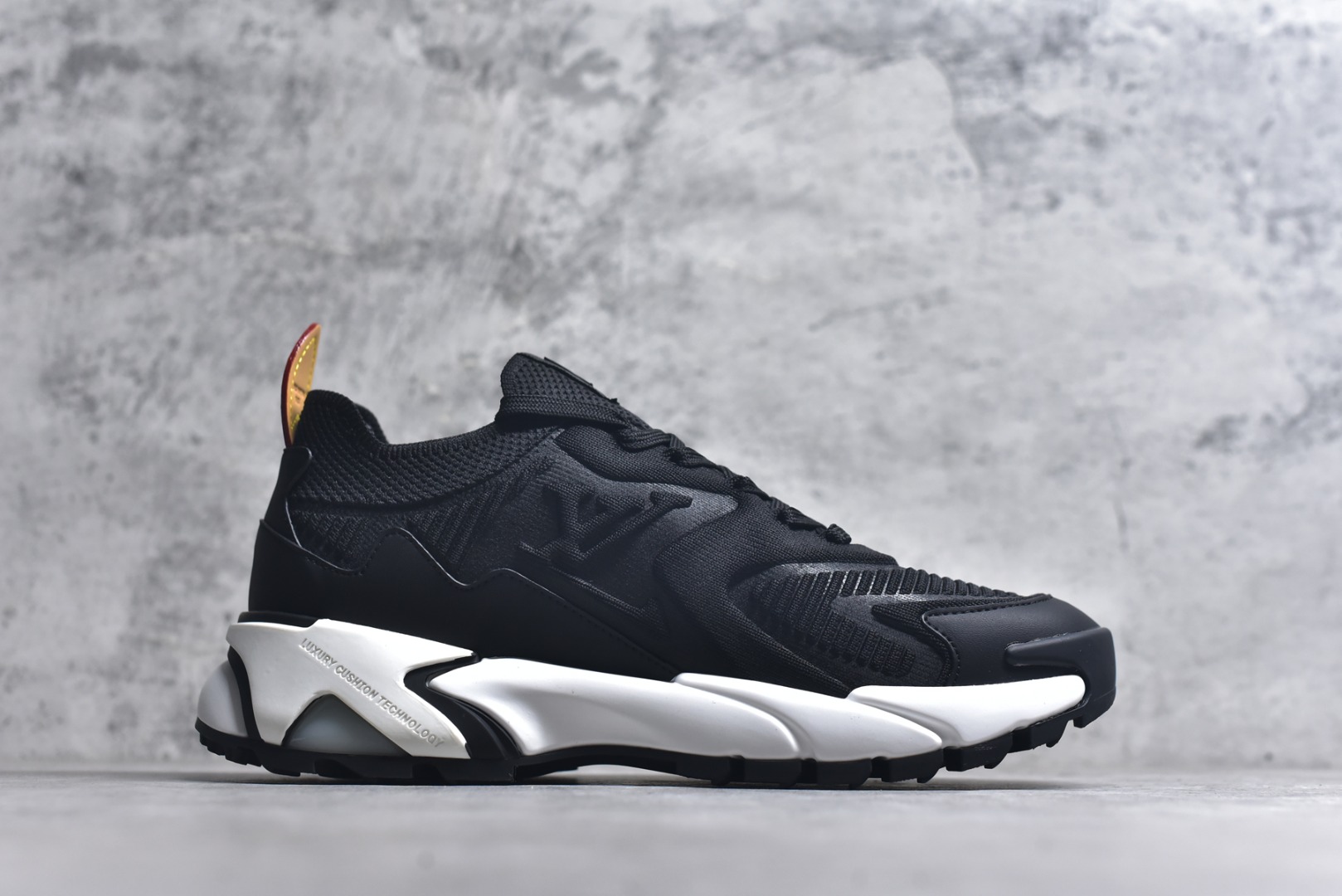 图片[3]-#Louis Vuitton LV Runner Tatic Sneaker 系列 厚底 休闲 运动鞋 跑鞋 原版购入开发 做货 本款 Runner Tatic 运动鞋融合飞织面料材质，演绎传统登山鞋的灵感启发。 字母抒写于一侧，标识，轻盈耐磨的橡胶外底完善整体配送精美包装 面料： 原版进口定制飞织面料 ■内里：原版定制透气网里 ■鞋底：原版开模防滑橡胶组合材质 ■底厚： 4CM 尺码：男款38-46-选品中心