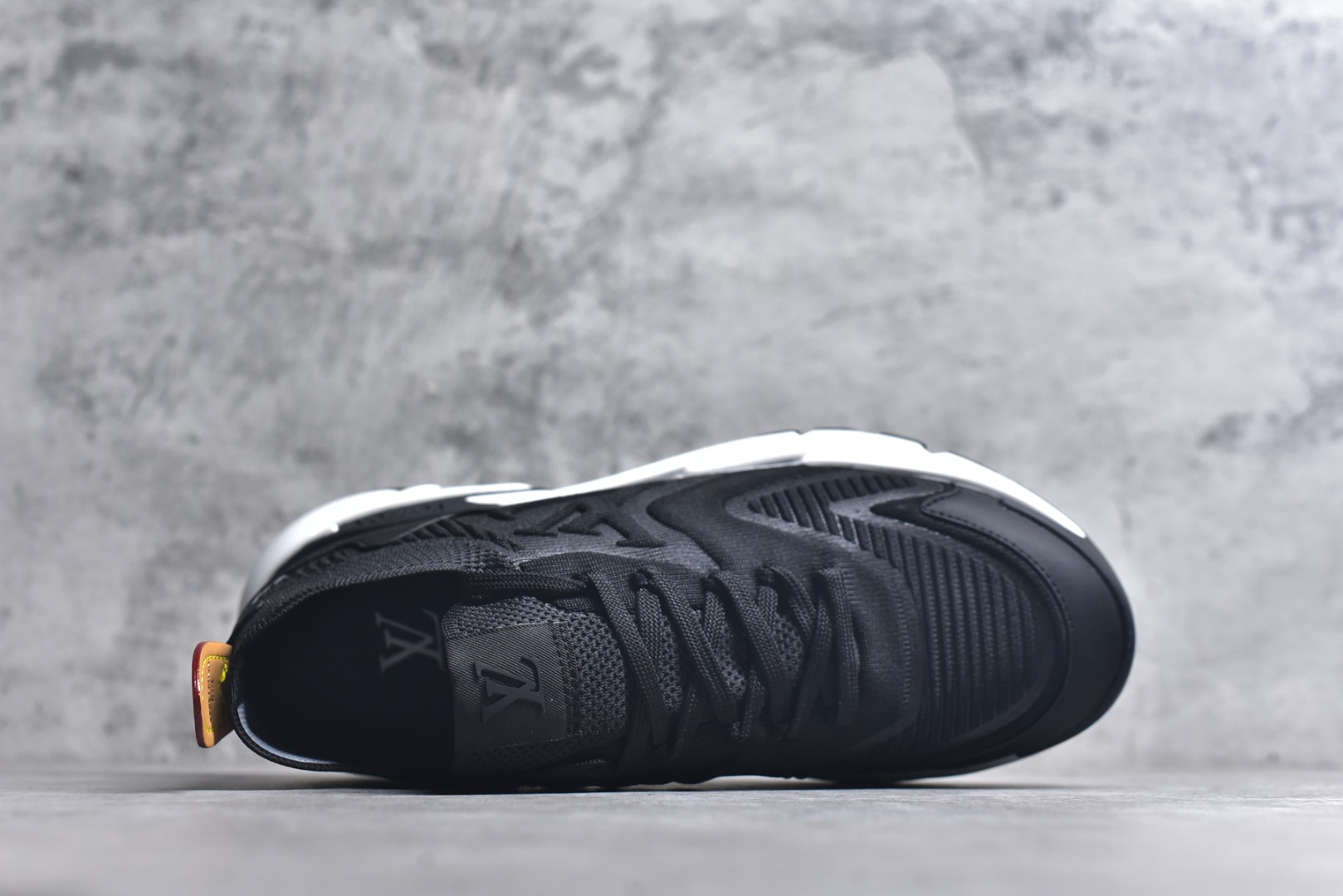 图片[4]-#Louis Vuitton LV Runner Tatic Sneaker 系列 厚底 休闲 运动鞋 跑鞋 原版购入开发 做货 本款 Runner Tatic 运动鞋融合飞织面料材质，演绎传统登山鞋的灵感启发。 字母抒写于一侧，标识，轻盈耐磨的橡胶外底完善整体配送精美包装 面料： 原版进口定制飞织面料 ■内里：原版定制透气网里 ■鞋底：原版开模防滑橡胶组合材质 ■底厚： 4CM 尺码：男款38-46-选品中心