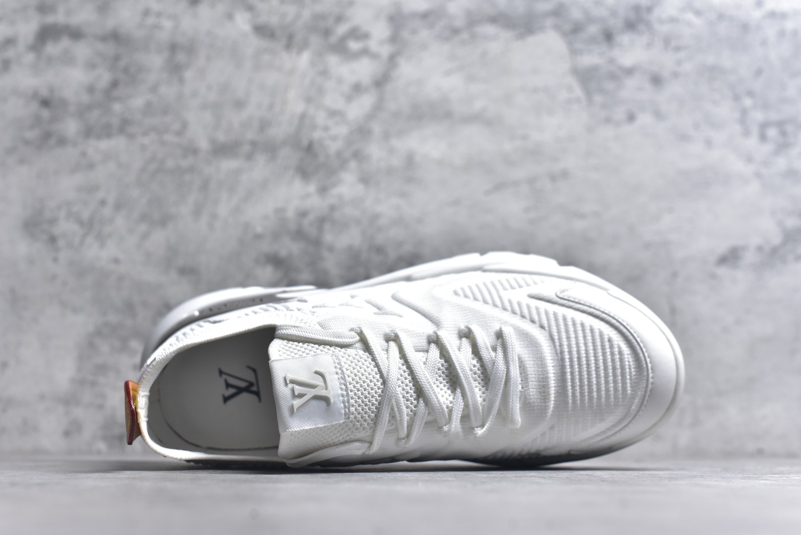 图片[4]-#Louis Vuitton LV Runner Tatic Sneaker 系列 厚底 休闲 运动鞋 跑鞋 原版购入开发 做货 本款 Runner Tatic 运动鞋融合飞织面料材质，演绎传统登山鞋的灵感启发。 字母抒写于一侧，标识，轻盈耐磨的橡胶外底完善整体配送精美包装 面料： 原版进口定制飞织面料 ■内里：原版定制透气网里 ■鞋底：原版开模防滑橡胶组合材质 ■底厚： 4CM 尺码：男款38-46-选品中心