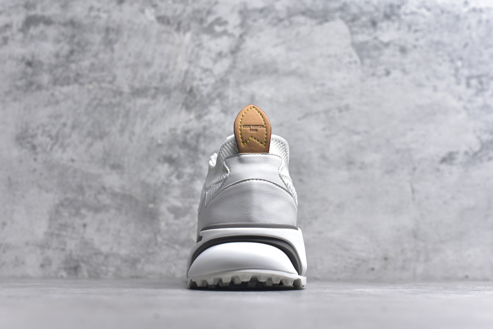 图片[5]-#Louis Vuitton LV Runner Tatic Sneaker 系列 厚底 休闲 运动鞋 跑鞋 原版购入开发 做货 本款 Runner Tatic 运动鞋融合飞织面料材质，演绎传统登山鞋的灵感启发。 字母抒写于一侧，标识，轻盈耐磨的橡胶外底完善整体配送精美包装 面料： 原版进口定制飞织面料 ■内里：原版定制透气网里 ■鞋底：原版开模防滑橡胶组合材质 ■底厚： 4CM 尺码：男款38-46-选品中心