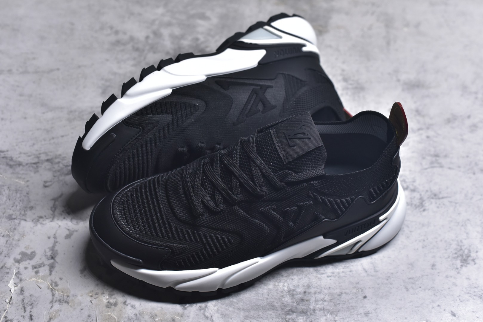 图片[7]-#Louis Vuitton LV Runner Tatic Sneaker 系列 厚底 休闲 运动鞋 跑鞋 原版购入开发 做货 本款 Runner Tatic 运动鞋融合飞织面料材质，演绎传统登山鞋的灵感启发。 字母抒写于一侧，标识，轻盈耐磨的橡胶外底完善整体配送精美包装 面料： 原版进口定制飞织面料 ■内里：原版定制透气网里 ■鞋底：原版开模防滑橡胶组合材质 ■底厚： 4CM 尺码：男款38-46-选品中心