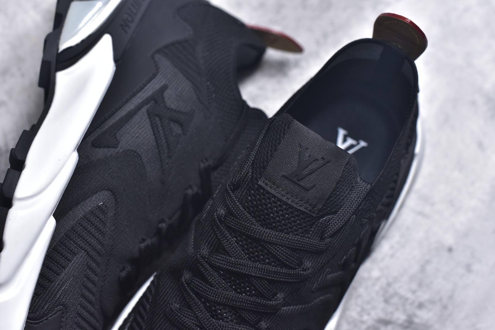 图片[9]-#Louis Vuitton LV Runner Tatic Sneaker 系列 厚底 休闲 运动鞋 跑鞋 原版购入开发 做货 本款 Runner Tatic 运动鞋融合飞织面料材质，演绎传统登山鞋的灵感启发。 字母抒写于一侧，标识，轻盈耐磨的橡胶外底完善整体配送精美包装 面料： 原版进口定制飞织面料 ■内里：原版定制透气网里 ■鞋底：原版开模防滑橡胶组合材质 ■底厚： 4CM 尺码：男款38-46-选品中心