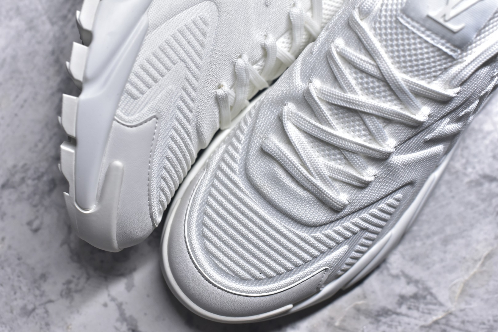 图片[8]-#Louis Vuitton LV Runner Tatic Sneaker 系列 厚底 休闲 运动鞋 跑鞋 原版购入开发 做货 本款 Runner Tatic 运动鞋融合飞织面料材质，演绎传统登山鞋的灵感启发。 字母抒写于一侧，标识，轻盈耐磨的橡胶外底完善整体配送精美包装 面料： 原版进口定制飞织面料 ■内里：原版定制透气网里 ■鞋底：原版开模防滑橡胶组合材质 ■底厚： 4CM 尺码：男款38-46-选品中心