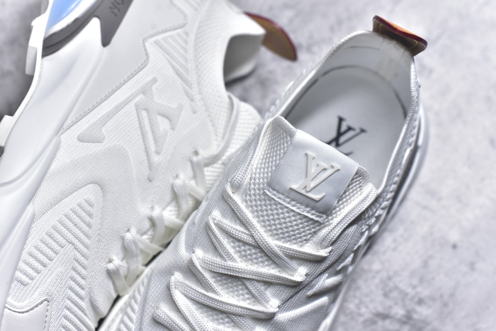 图片[9]-#Louis Vuitton LV Runner Tatic Sneaker 系列 厚底 休闲 运动鞋 跑鞋 原版购入开发 做货 本款 Runner Tatic 运动鞋融合飞织面料材质，演绎传统登山鞋的灵感启发。 字母抒写于一侧，标识，轻盈耐磨的橡胶外底完善整体配送精美包装 面料： 原版进口定制飞织面料 ■内里：原版定制透气网里 ■鞋底：原版开模防滑橡胶组合材质 ■底厚： 4CM 尺码：男款38-46-选品中心