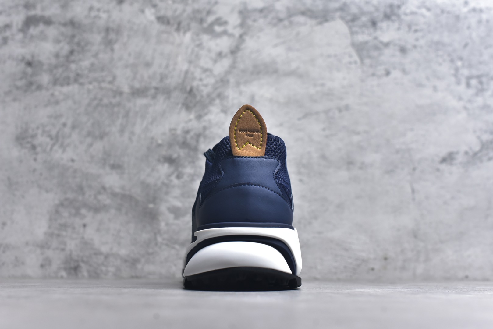 图片[5]-#Louis Vuitton LV Runner Tatic Sneaker 系列 厚底 休闲 运动鞋 跑鞋 原版购入开发 做货 本款 Runner Tatic 运动鞋融合飞织面料材质，演绎传统登山鞋的灵感启发。 字母抒写于一侧，标识，轻盈耐磨的橡胶外底完善整体配送精美包装 面料： 原版进口定制飞织面料 ■内里：原版定制透气网里 ■鞋底：原版开模防滑橡胶组合材质 ■底厚： 4CM 尺码：男款38-46-选品中心