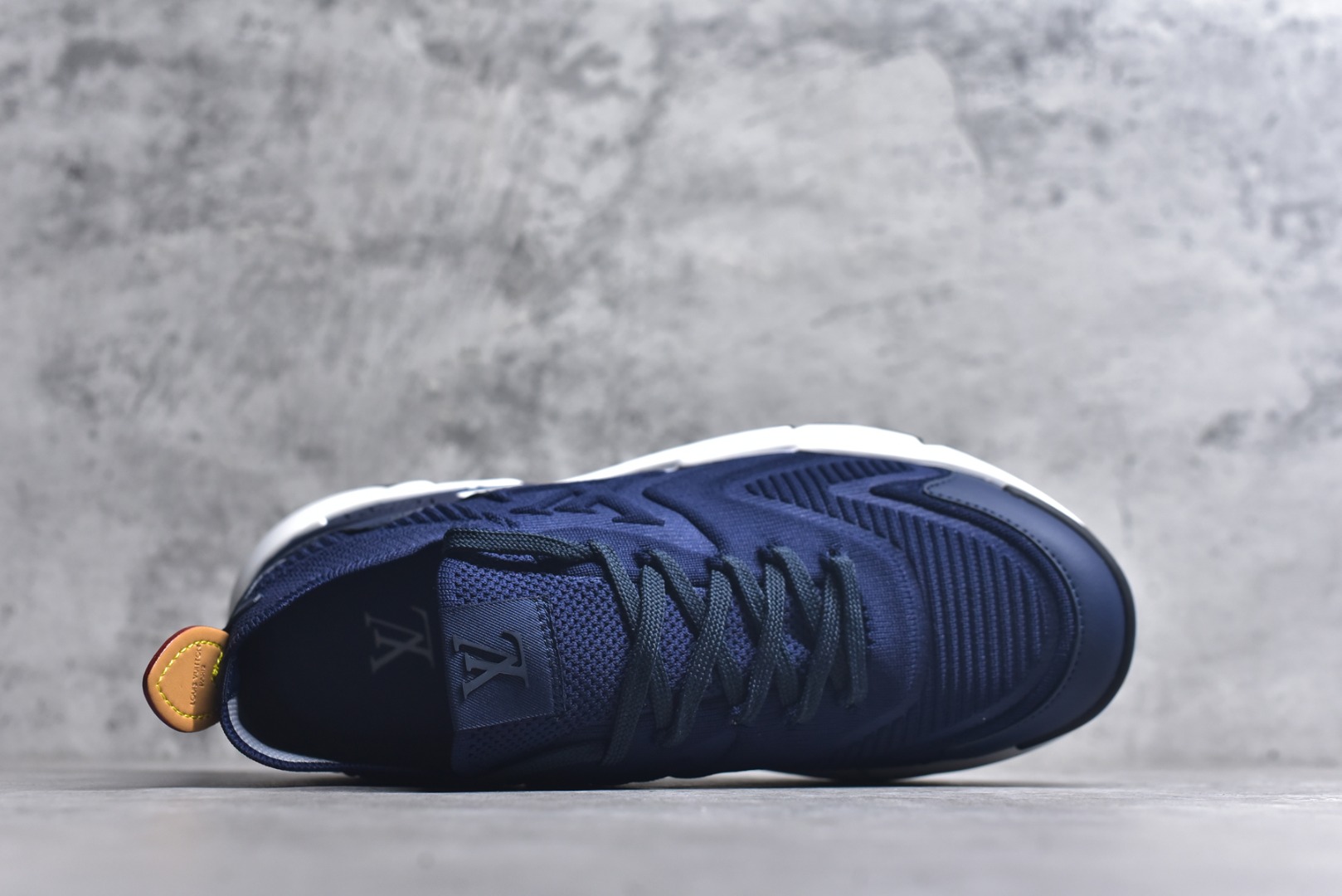 图片[4]-#Louis Vuitton LV Runner Tatic Sneaker 系列 厚底 休闲 运动鞋 跑鞋 原版购入开发 做货 本款 Runner Tatic 运动鞋融合飞织面料材质，演绎传统登山鞋的灵感启发。 字母抒写于一侧，标识，轻盈耐磨的橡胶外底完善整体配送精美包装 面料： 原版进口定制飞织面料 ■内里：原版定制透气网里 ■鞋底：原版开模防滑橡胶组合材质 ■底厚： 4CM 尺码：男款38-46-选品中心