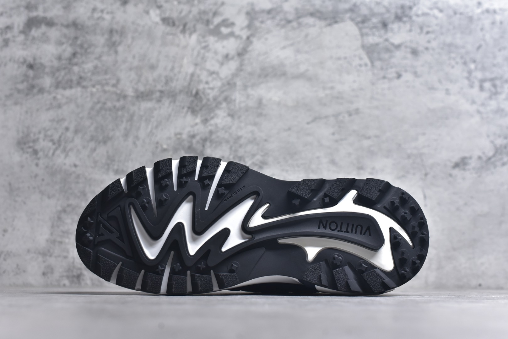 图片[6]-#Louis Vuitton LV Runner Tatic Sneaker 系列 厚底 休闲 运动鞋 跑鞋 原版购入开发 做货 本款 Runner Tatic 运动鞋融合飞织面料材质，演绎传统登山鞋的灵感启发。 字母抒写于一侧，标识，轻盈耐磨的橡胶外底完善整体配送精美包装 面料： 原版进口定制飞织面料 ■内里：原版定制透气网里 ■鞋底：原版开模防滑橡胶组合材质 ■底厚： 4CM 尺码：男款38-46-选品中心