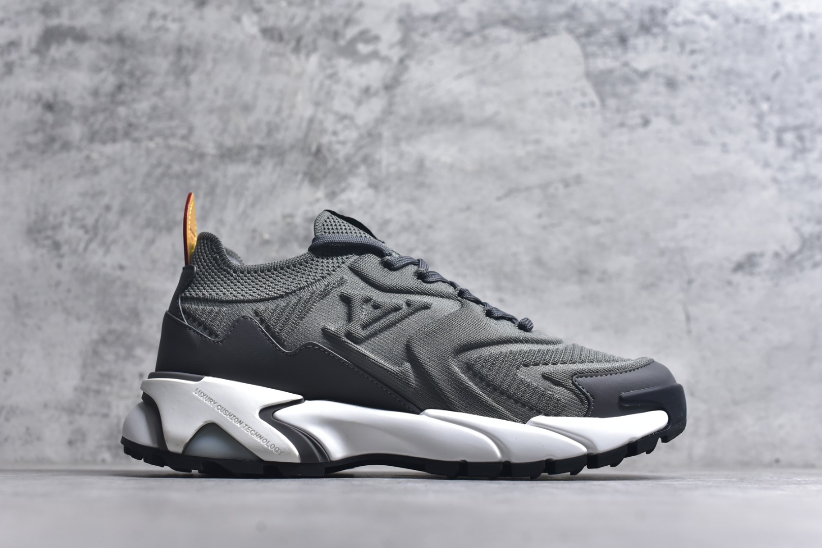 图片[3]-#Louis Vuitton LV Runner Tatic Sneaker 系列 厚底 休闲 运动鞋 跑鞋 原版购入开发 做货 本款 Runner Tatic 运动鞋融合飞织面料材质，演绎传统登山鞋的灵感启发。 字母抒写于一侧，标识，轻盈耐磨的橡胶外底完善整体配送精美包装 面料： 原版进口定制飞织面料 ■内里：原版定制透气网里 ■鞋底：原版开模防滑橡胶组合材质 ■底厚： 4CM 尺码：男款38-46-选品中心